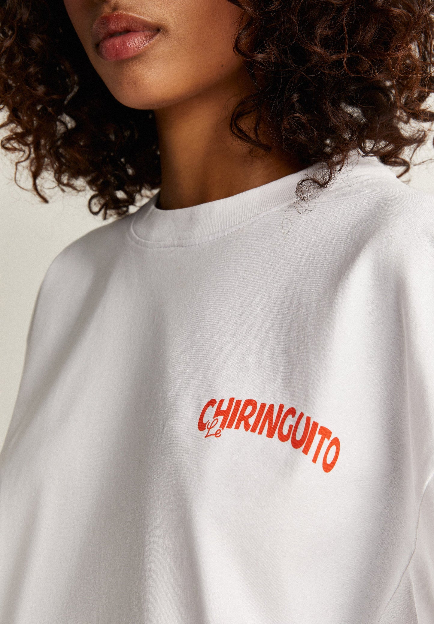 T-SHIRT COM ESTAMPADO FRONTAL LE CHIRINGUITO