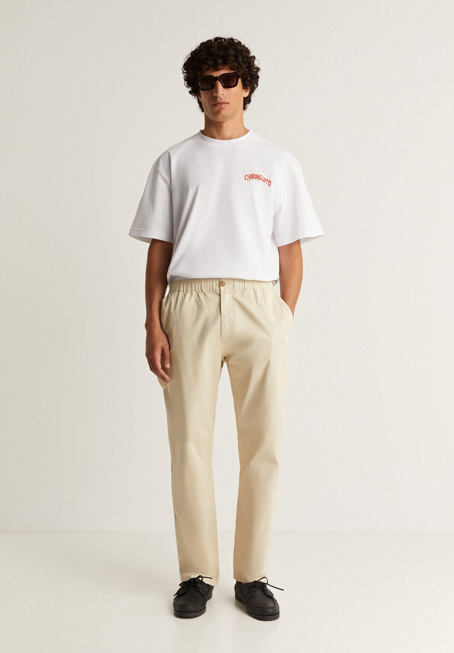 T-SHIRT COM ESTAMPADO FRONTAL LE CHIRINGUITO