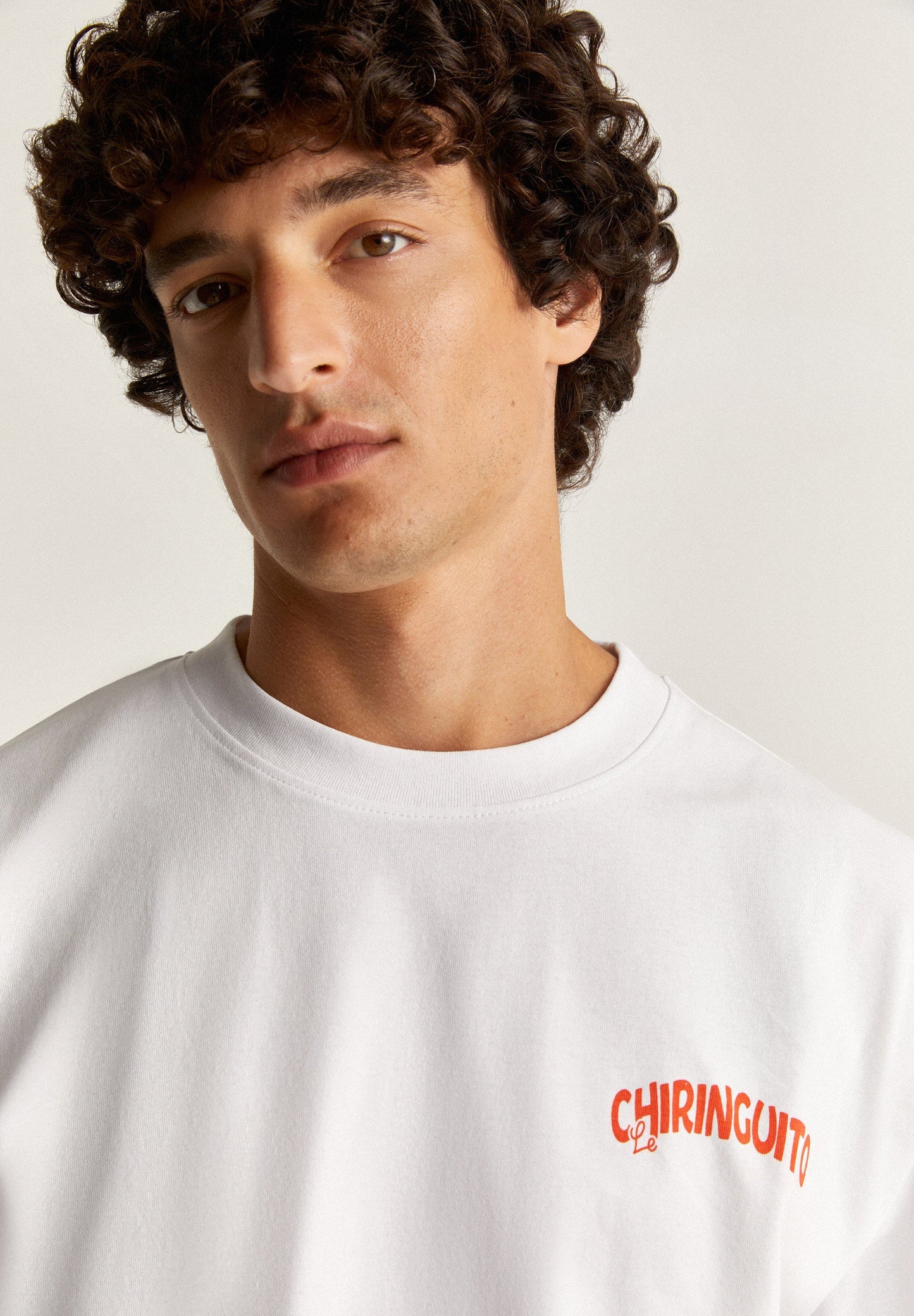 T-SHIRT COM ESTAMPADO FRONTAL LE CHIRINGUITO