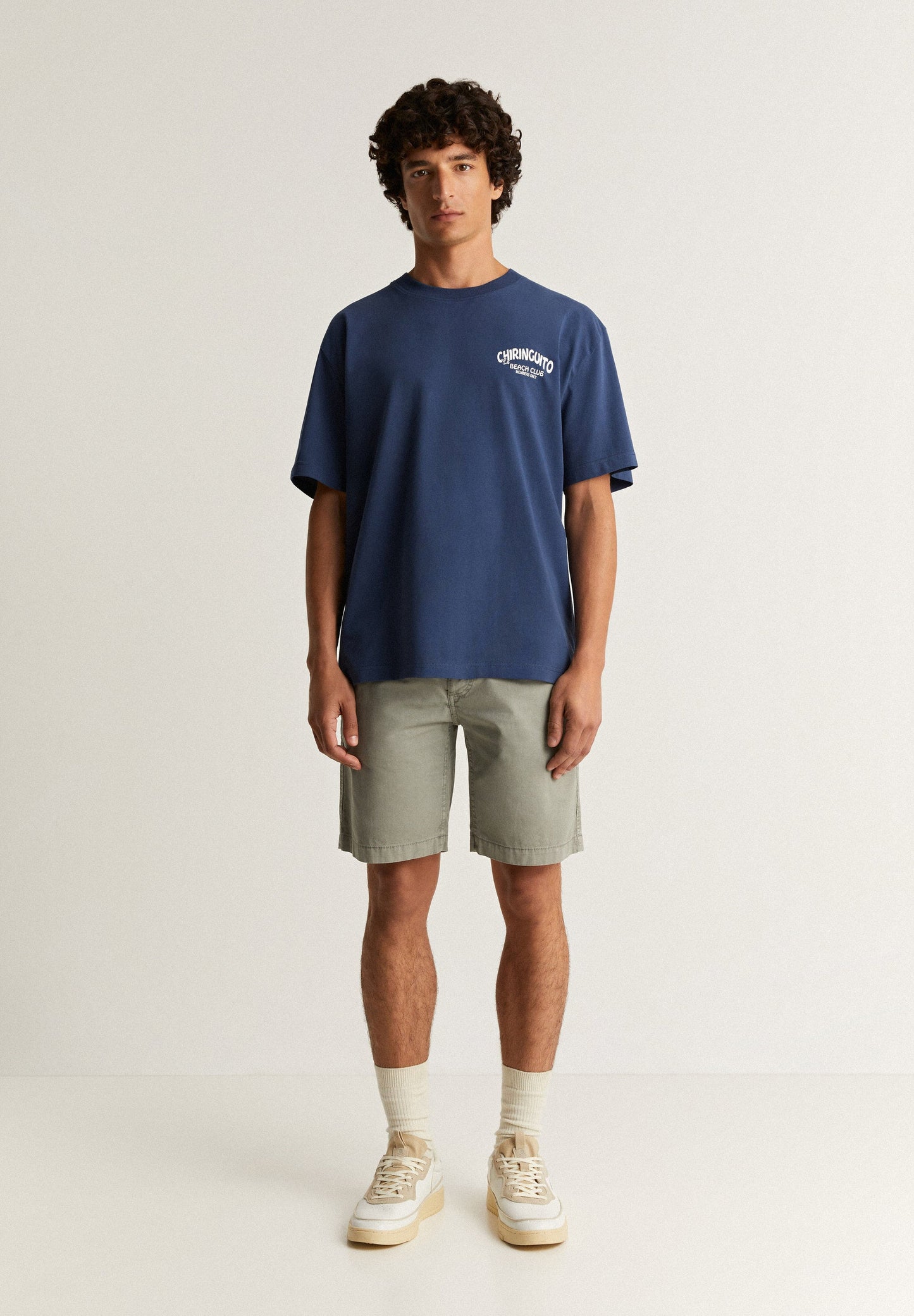 T-SHIRT COM ESTAMPADO NAS COSTAS LE CHIRINGUITO