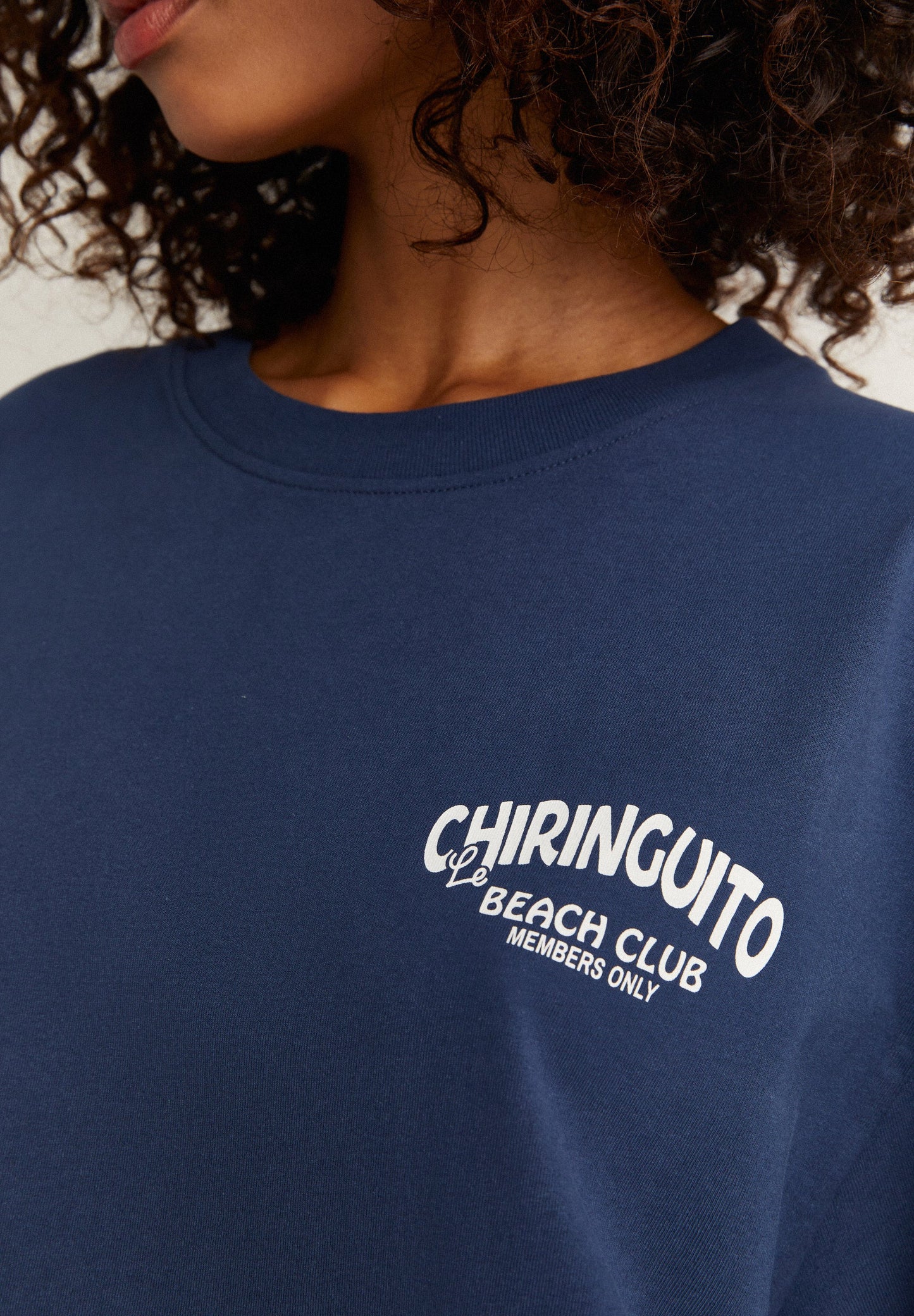 T-SHIRT COM ESTAMPADO NAS COSTAS LE CHIRINGUITO