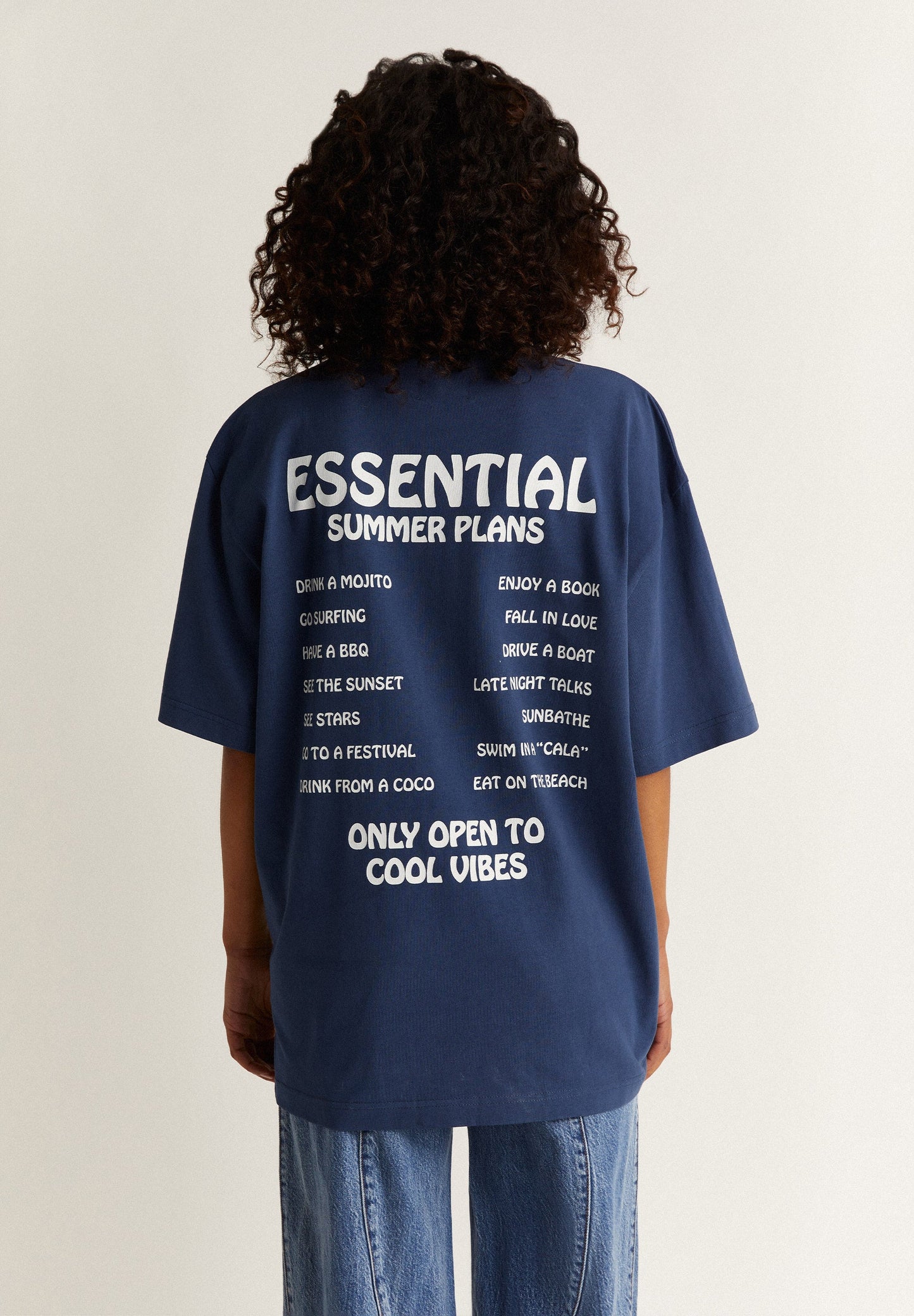 T-SHIRT COM ESTAMPADO NAS COSTAS LE CHIRINGUITO