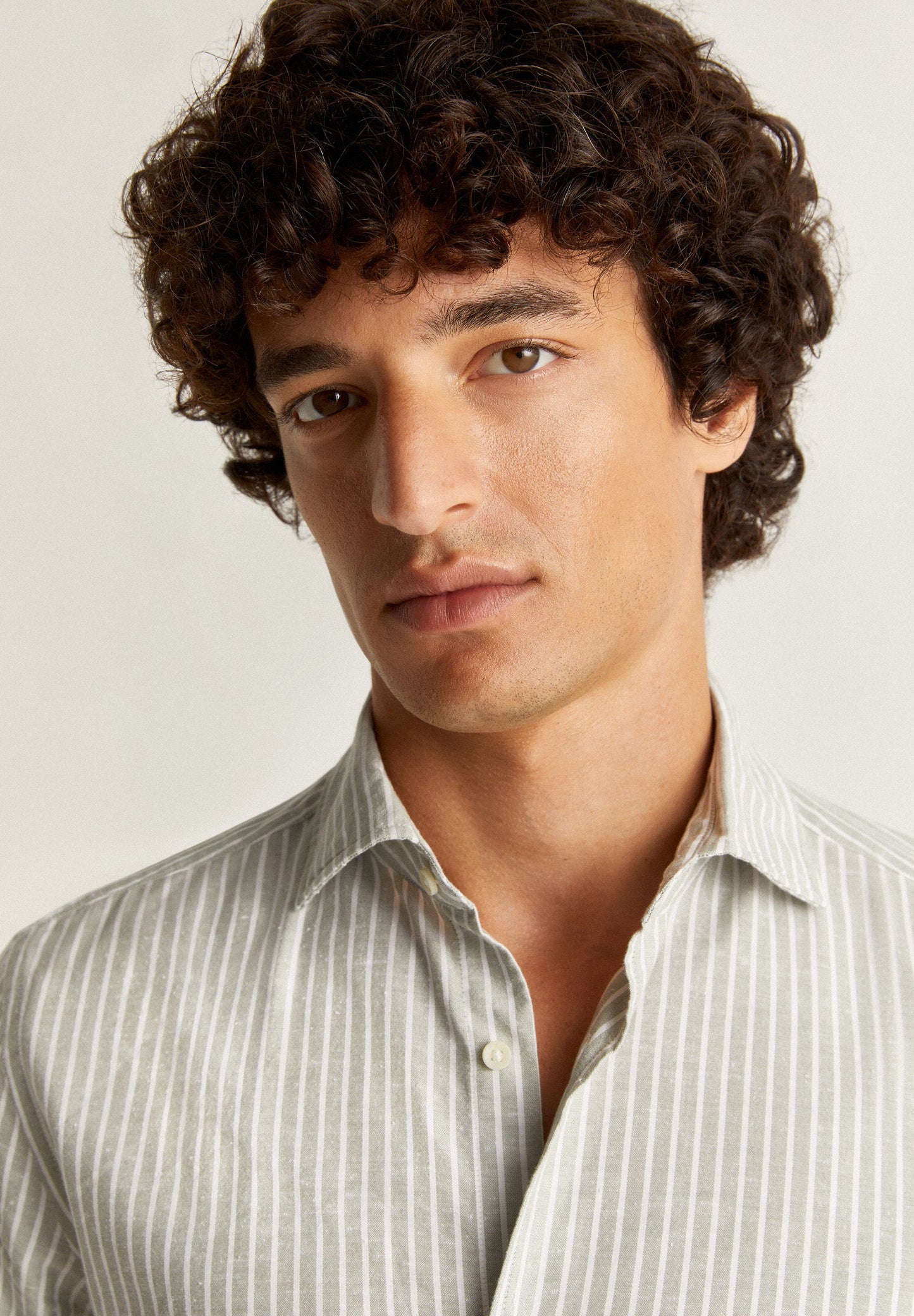 CAMISA DE RISCAS COM SKULL PLACKET