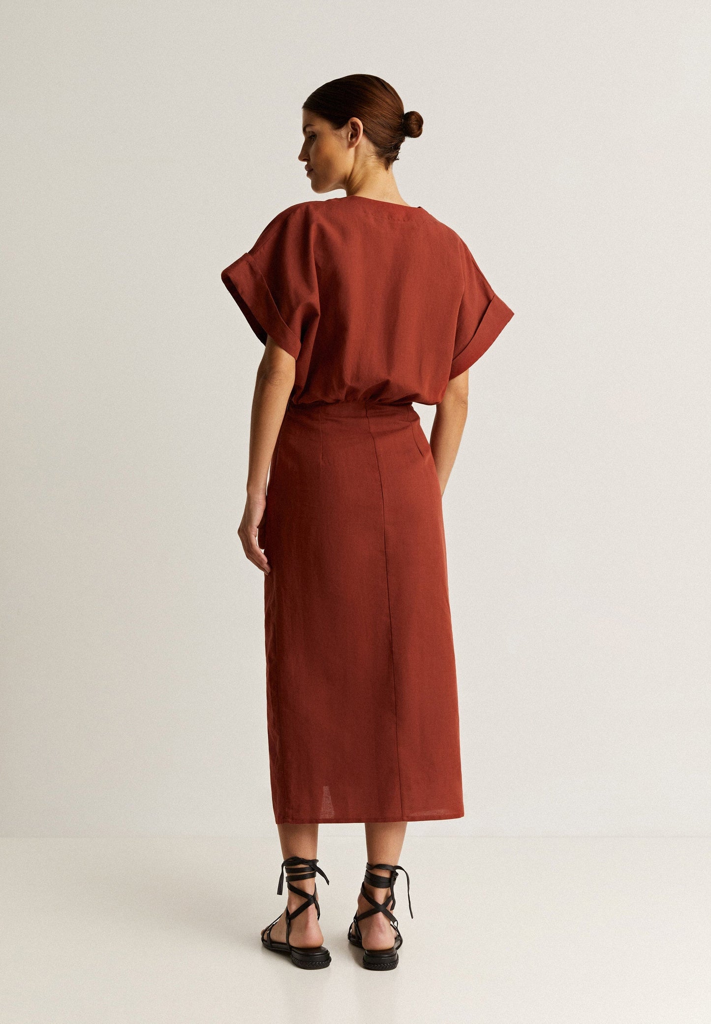 VESTIDO DE LINHO COM FRANZIDOS