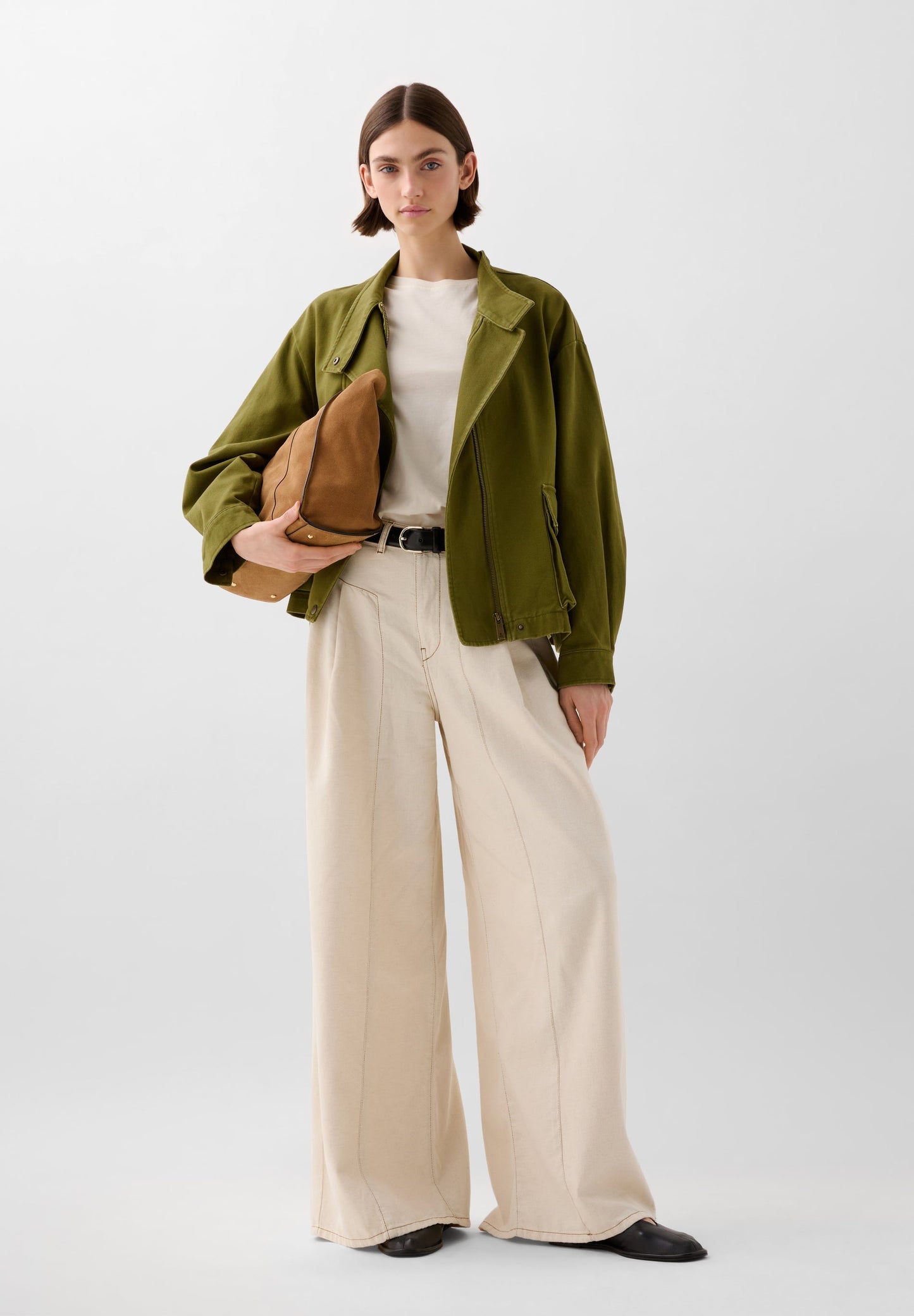 PARKA LEVE COM BOLSOS