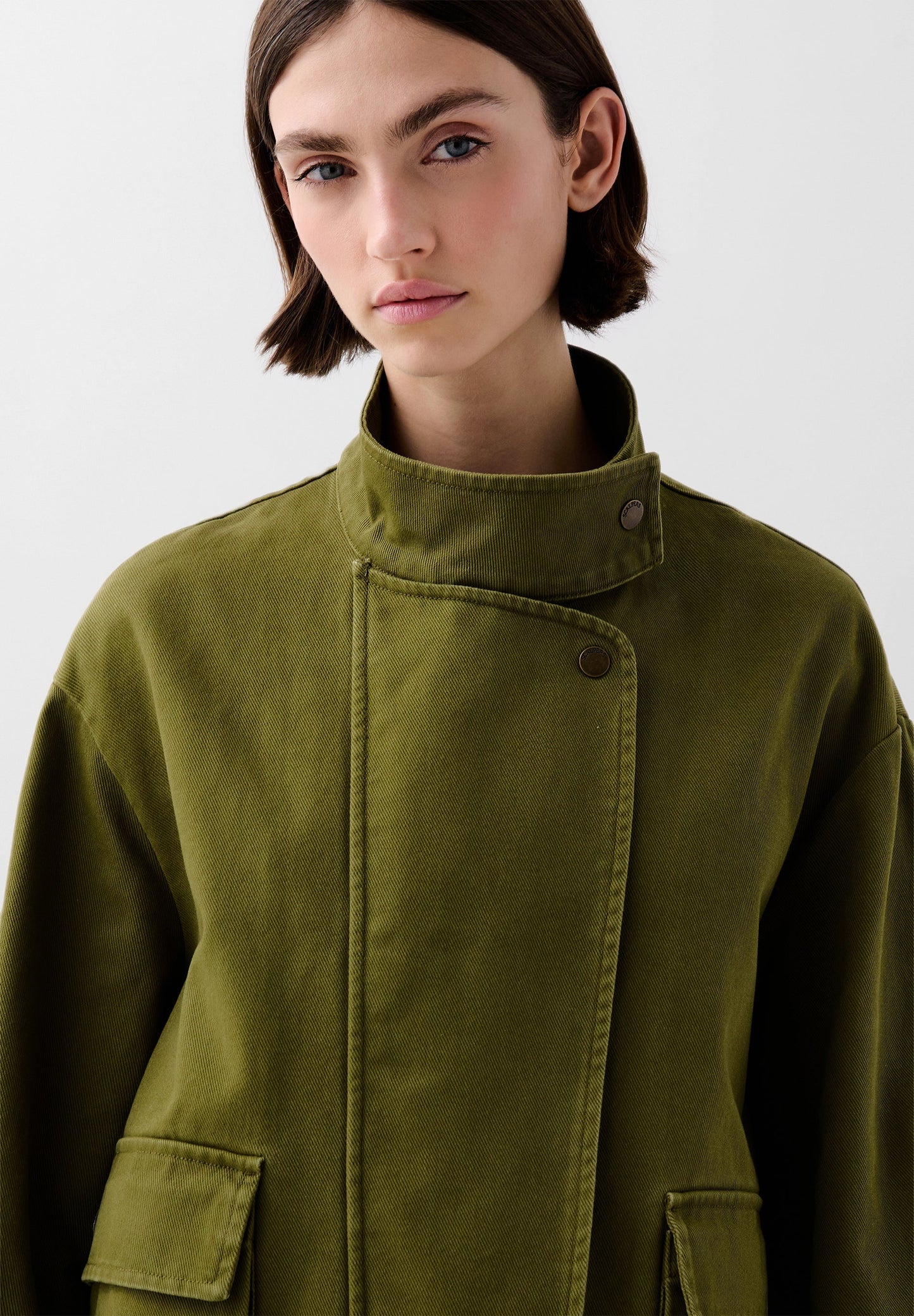 PARKA LEVE COM BOLSOS