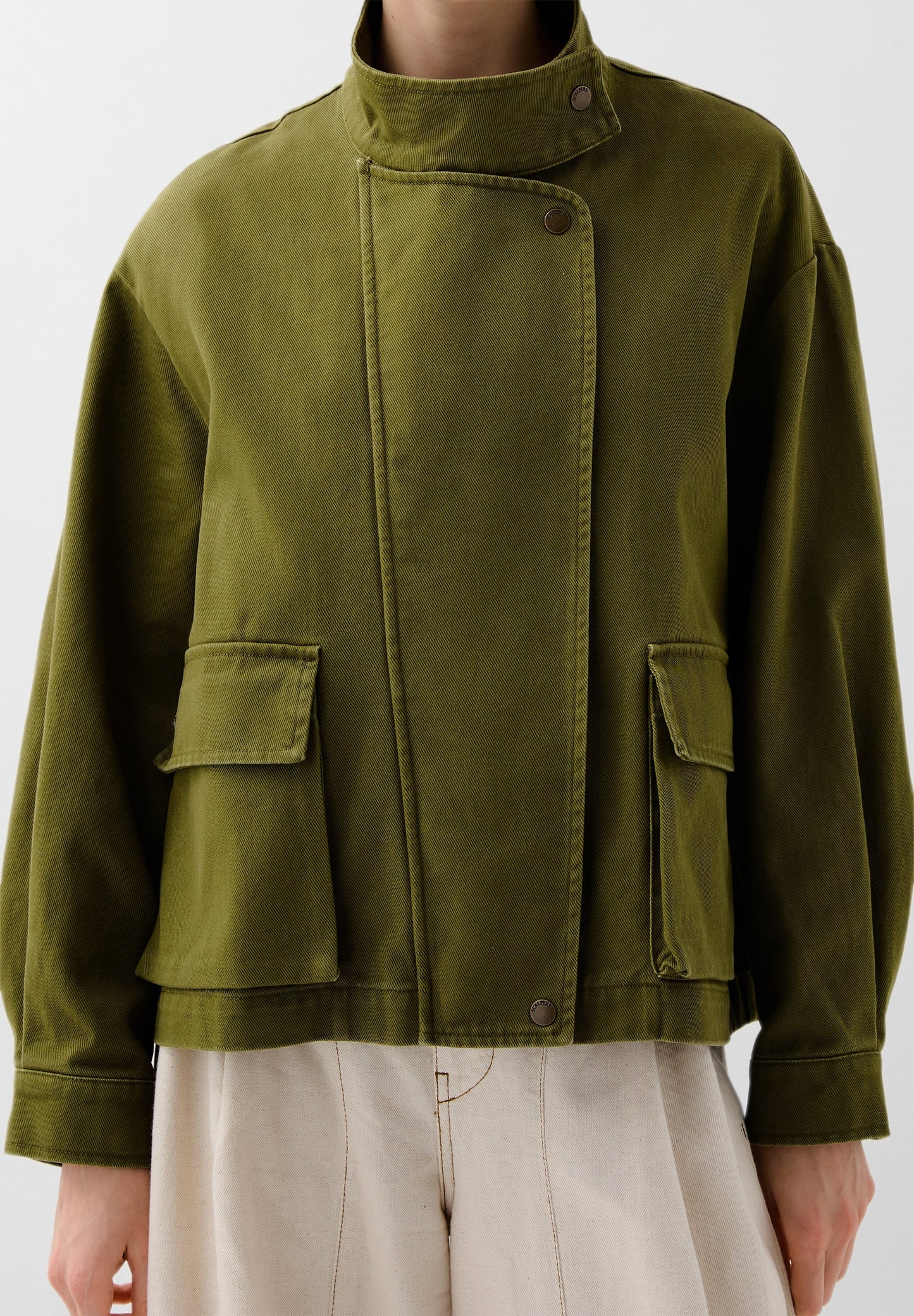 PARKA LEVE COM BOLSOS