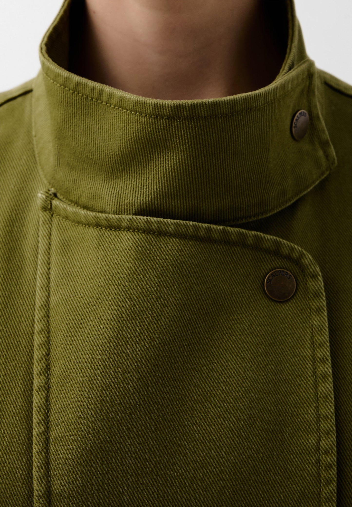 PARKA LEVE COM BOLSOS