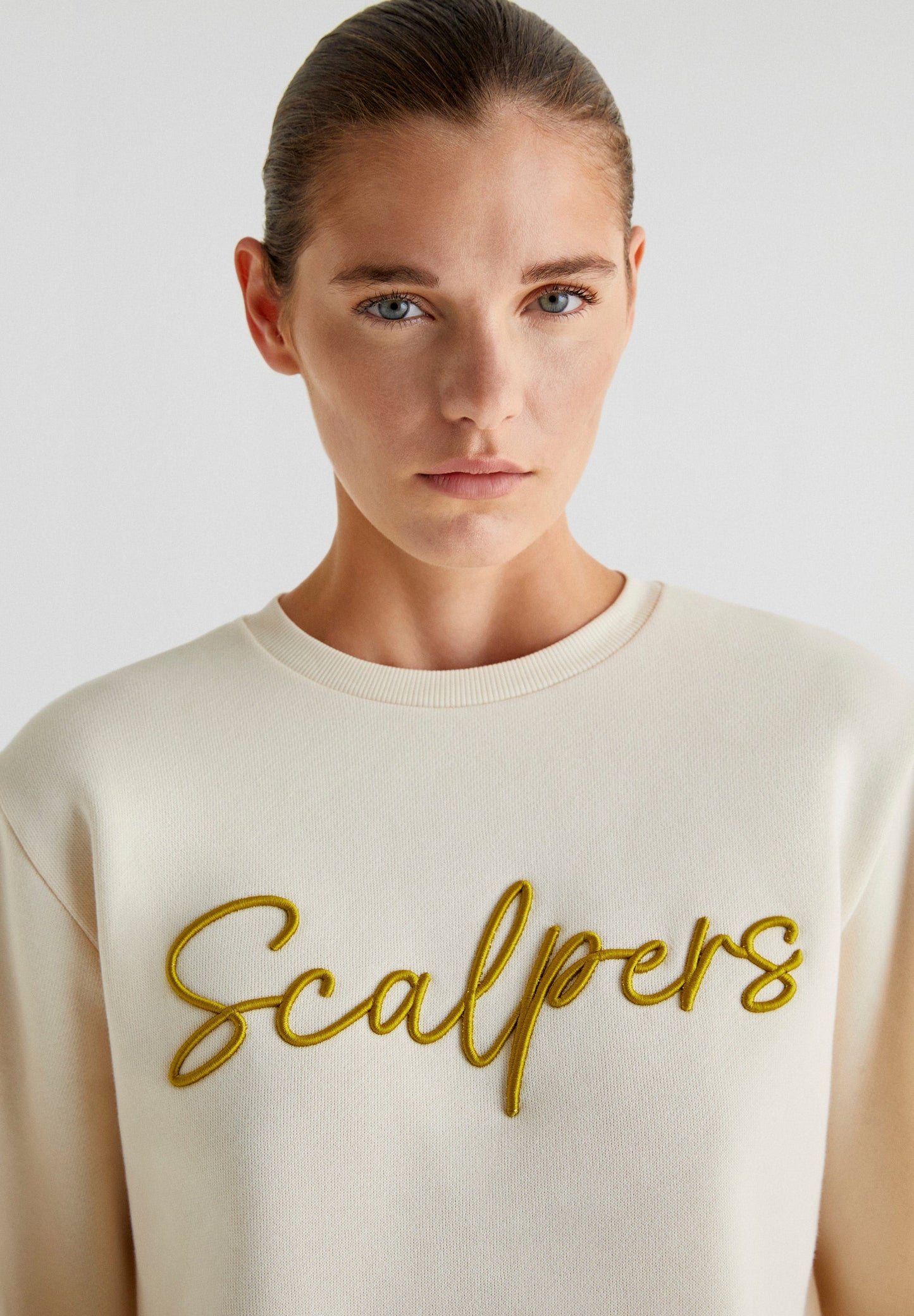 SWEATSHIRT COM LOGÓTIPO BORDADO EM CONTRASTE