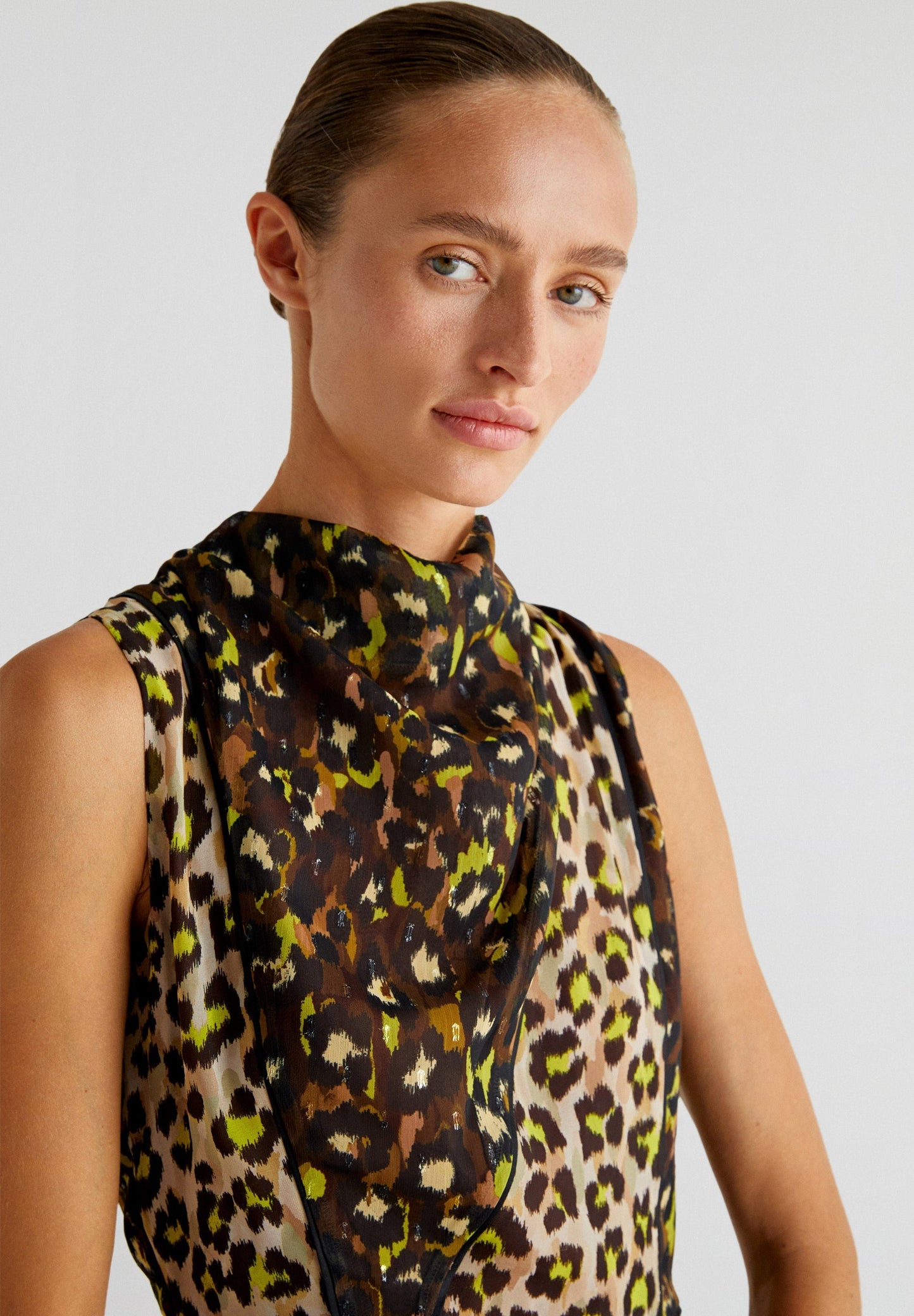 VESTIDO COM ESTAMPADO ANIMAL