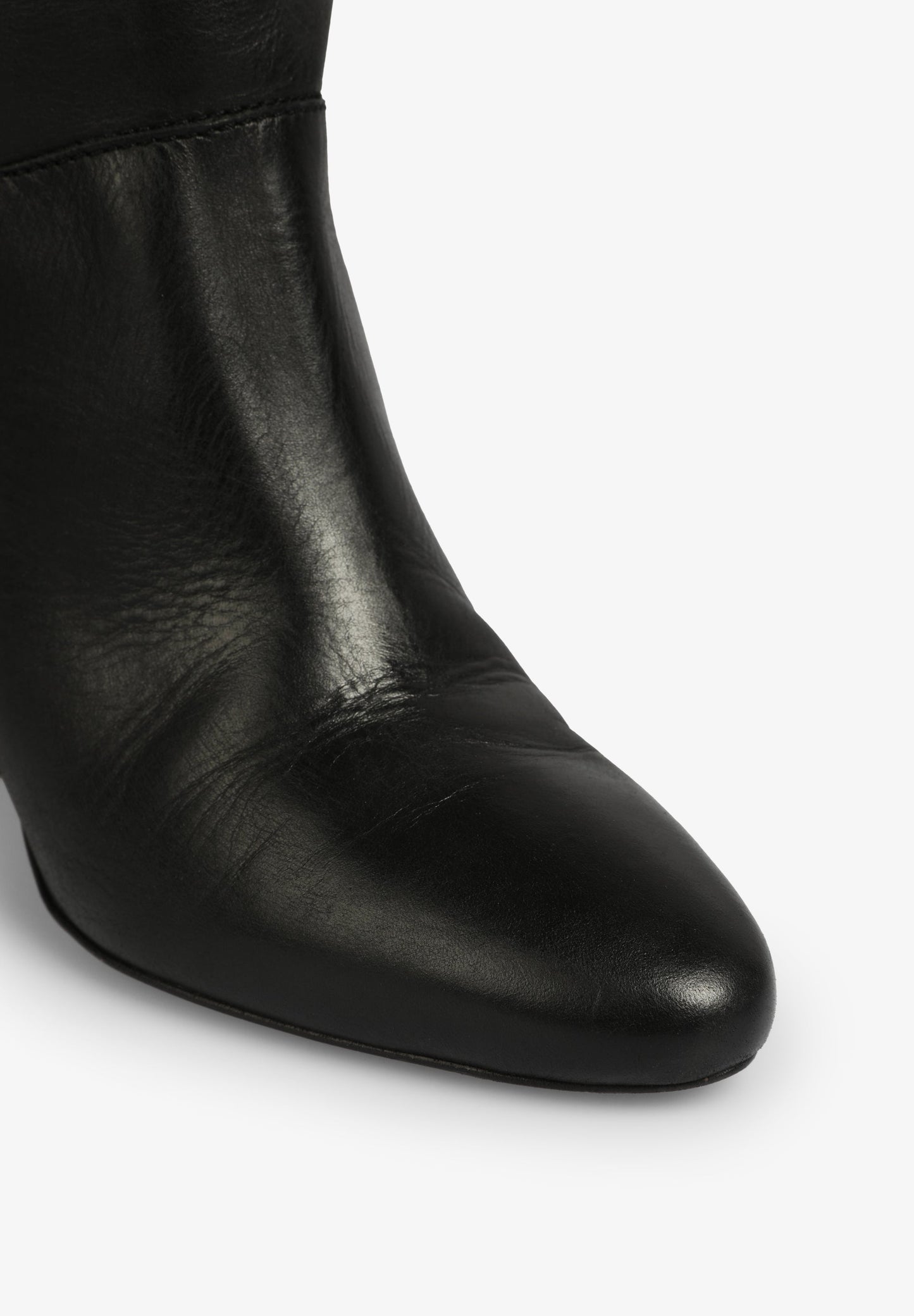 BOTAS ALTAS COM TACÃO EM PELE