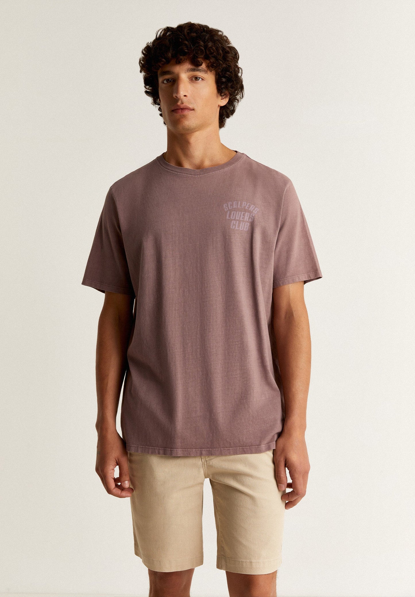 T-SHIRT DESBOTADA COM PADRÃO