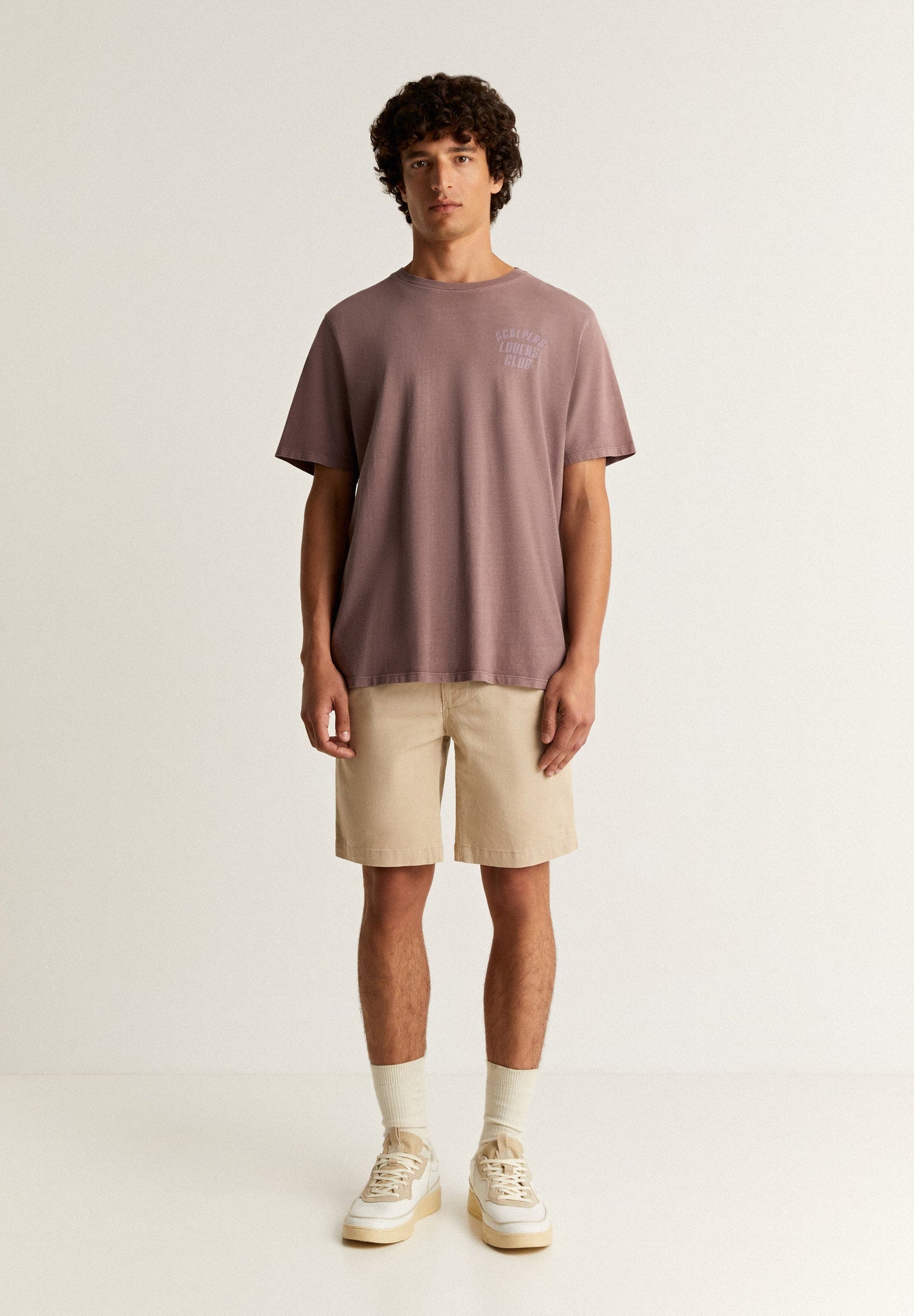 T-SHIRT DESBOTADA COM PADRÃO