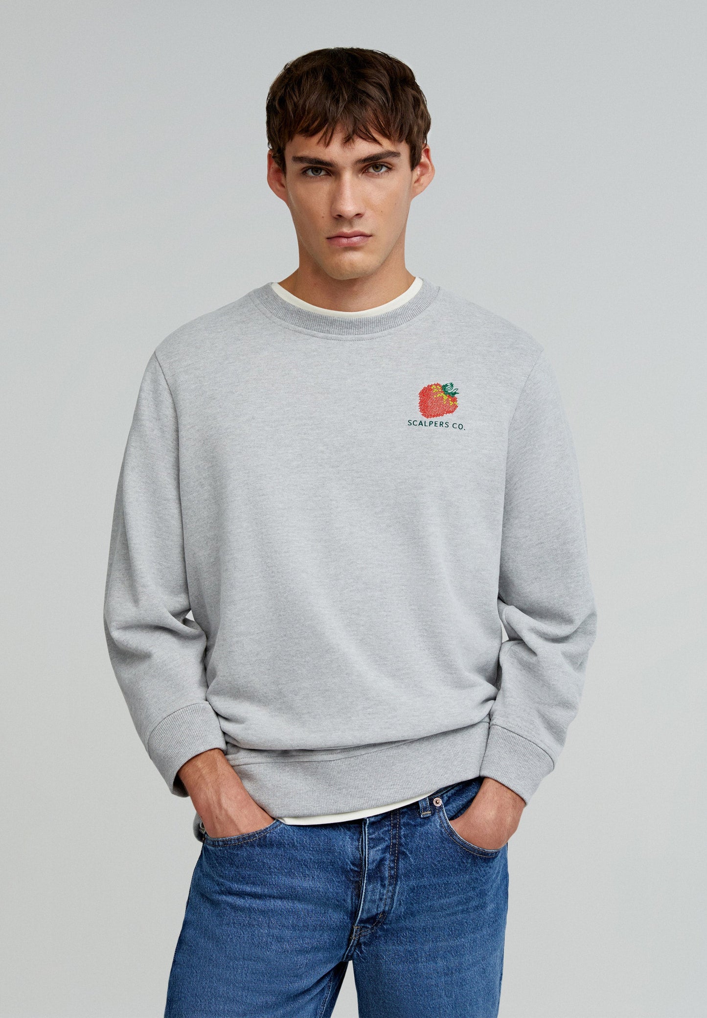 SWEATSHIRT COM BORDADO FRUTAS
