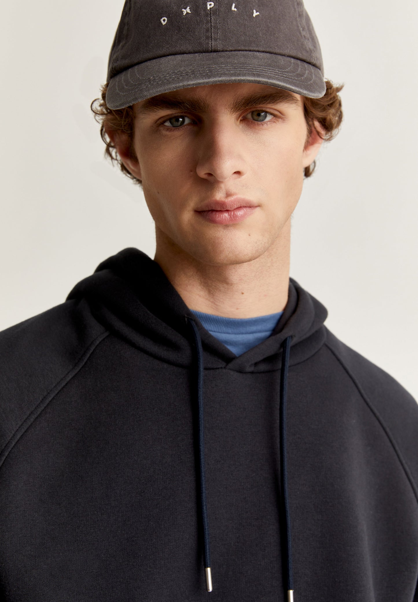 DEEPLY | SWEATSHIRT COM BOLSOS E CAPUZ