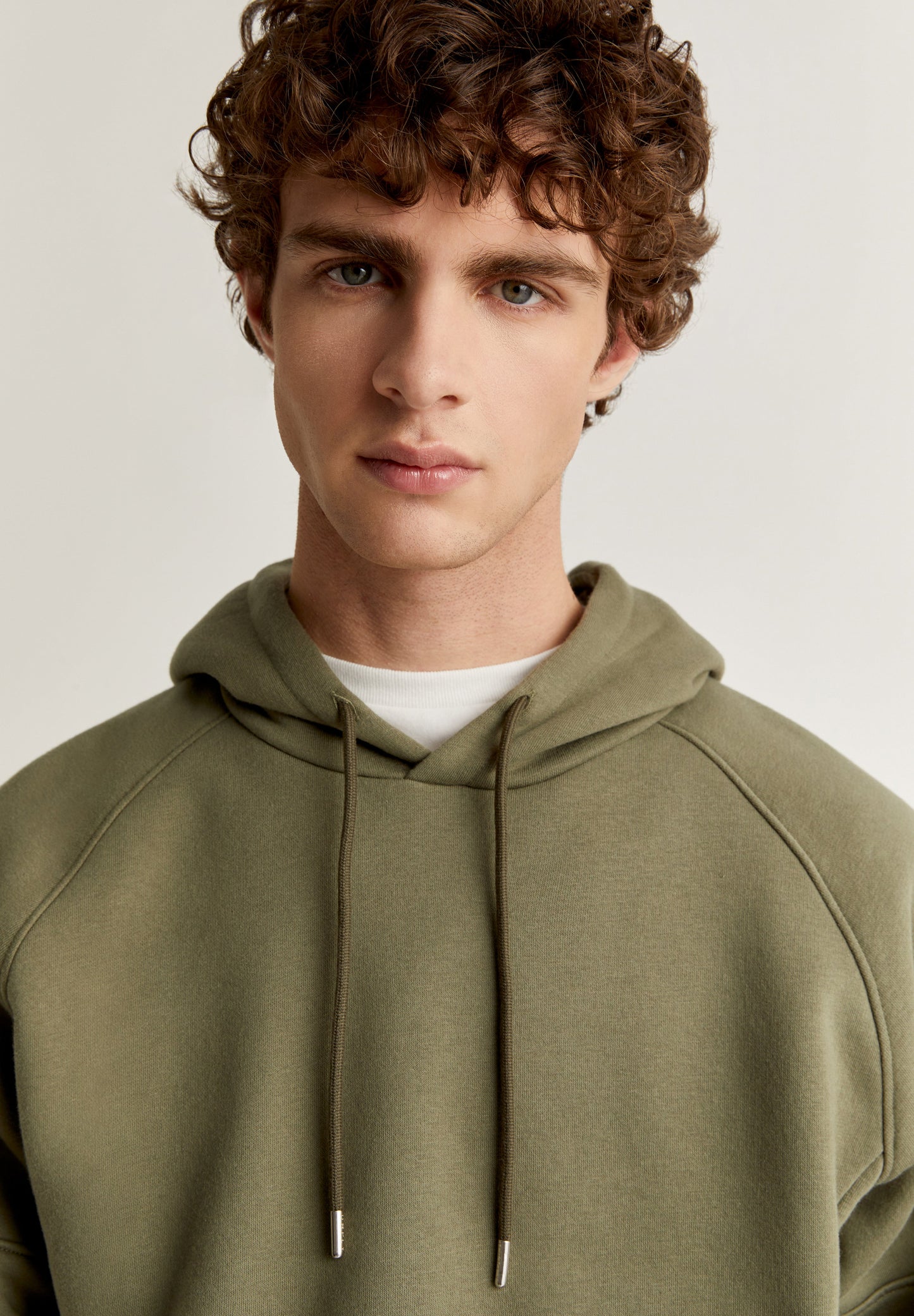 DEEPLY | SWEATSHIRT COM BOLSOS E CAPUZ