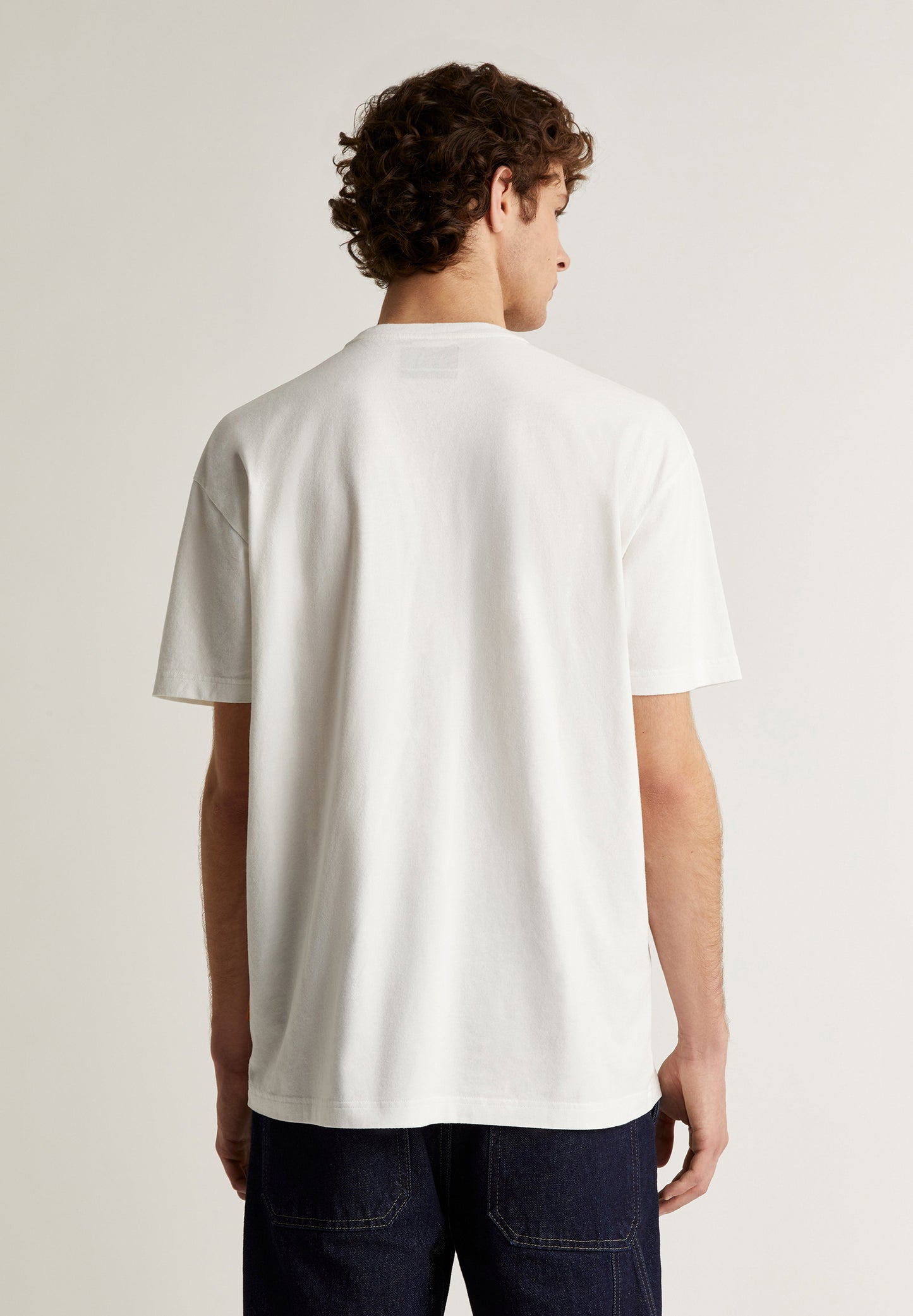 DEEPLY | T-SHIRT COM BOLSO E LOGÓTIPO