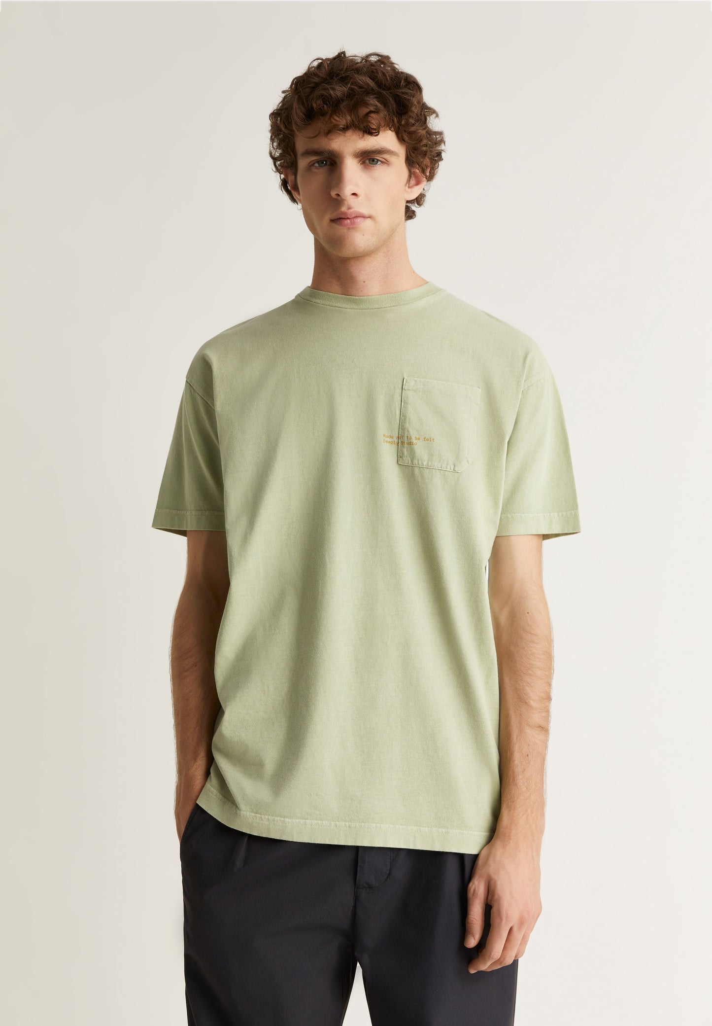 DEEPLY | T-SHIRT COM BOLSO