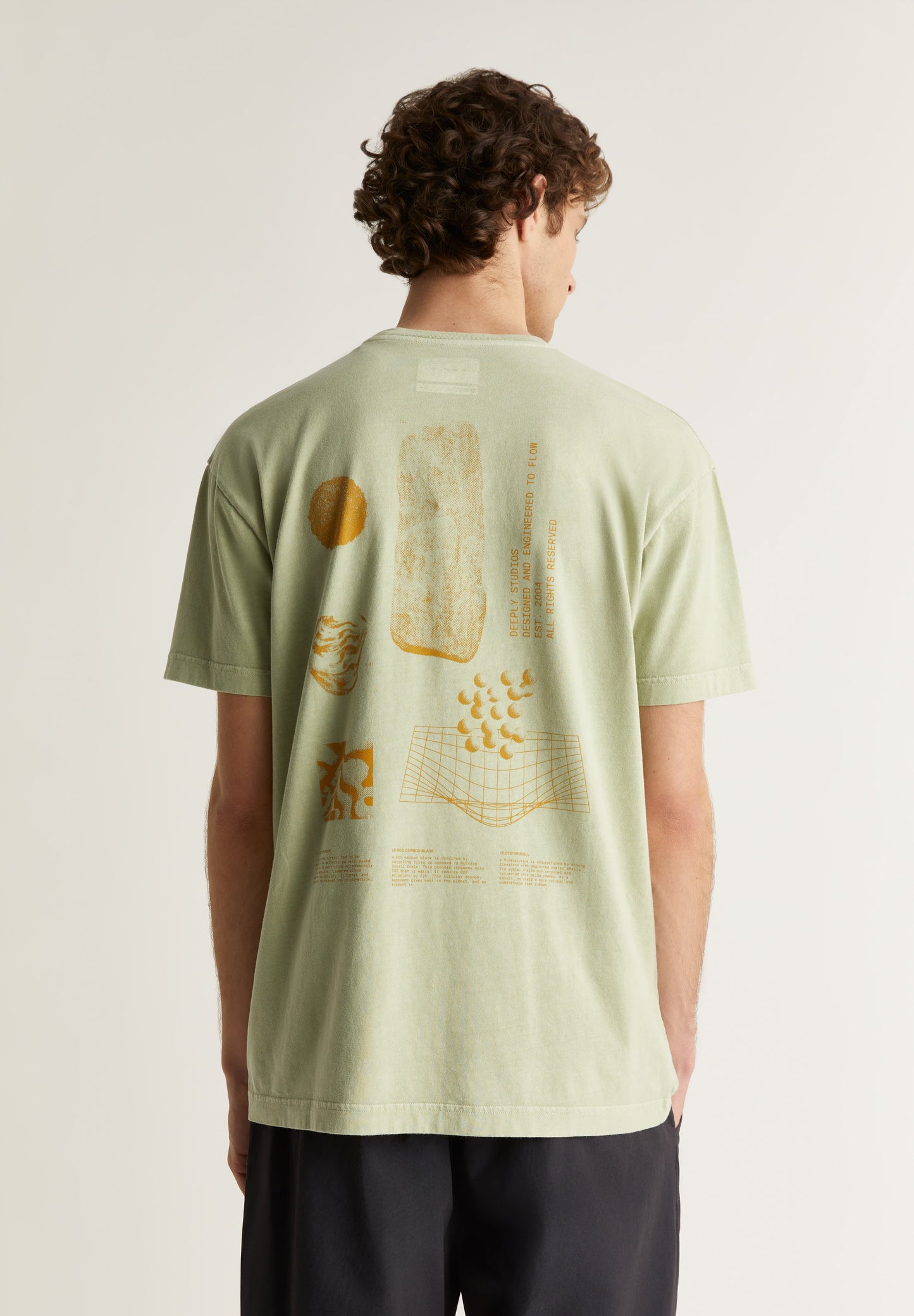 DEEPLY | T-SHIRT COM BOLSO