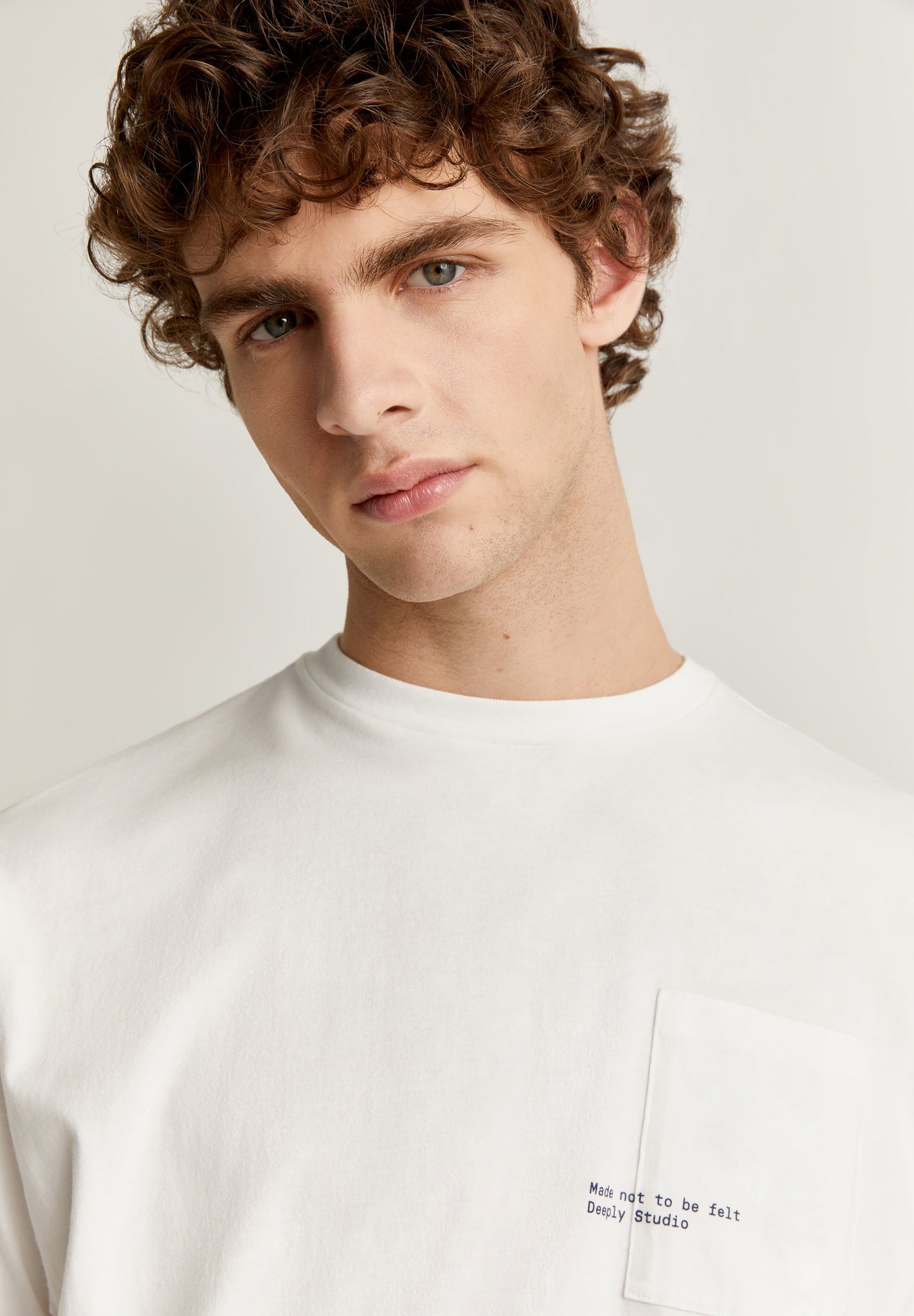 DEEPLY | T-SHIRT COM BOLSO