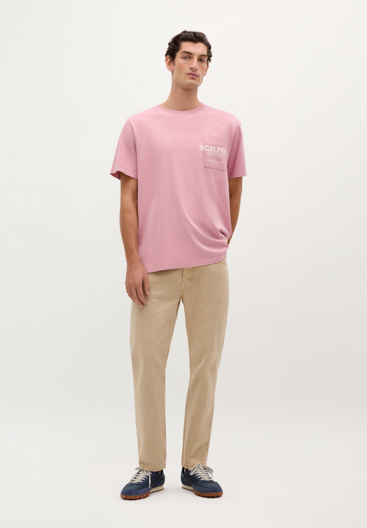 T-SHIRT COM BOLSO COM PADRÃO
