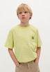 T-SHIRT ÀS RISCAS COM BOLSO NO PEITO