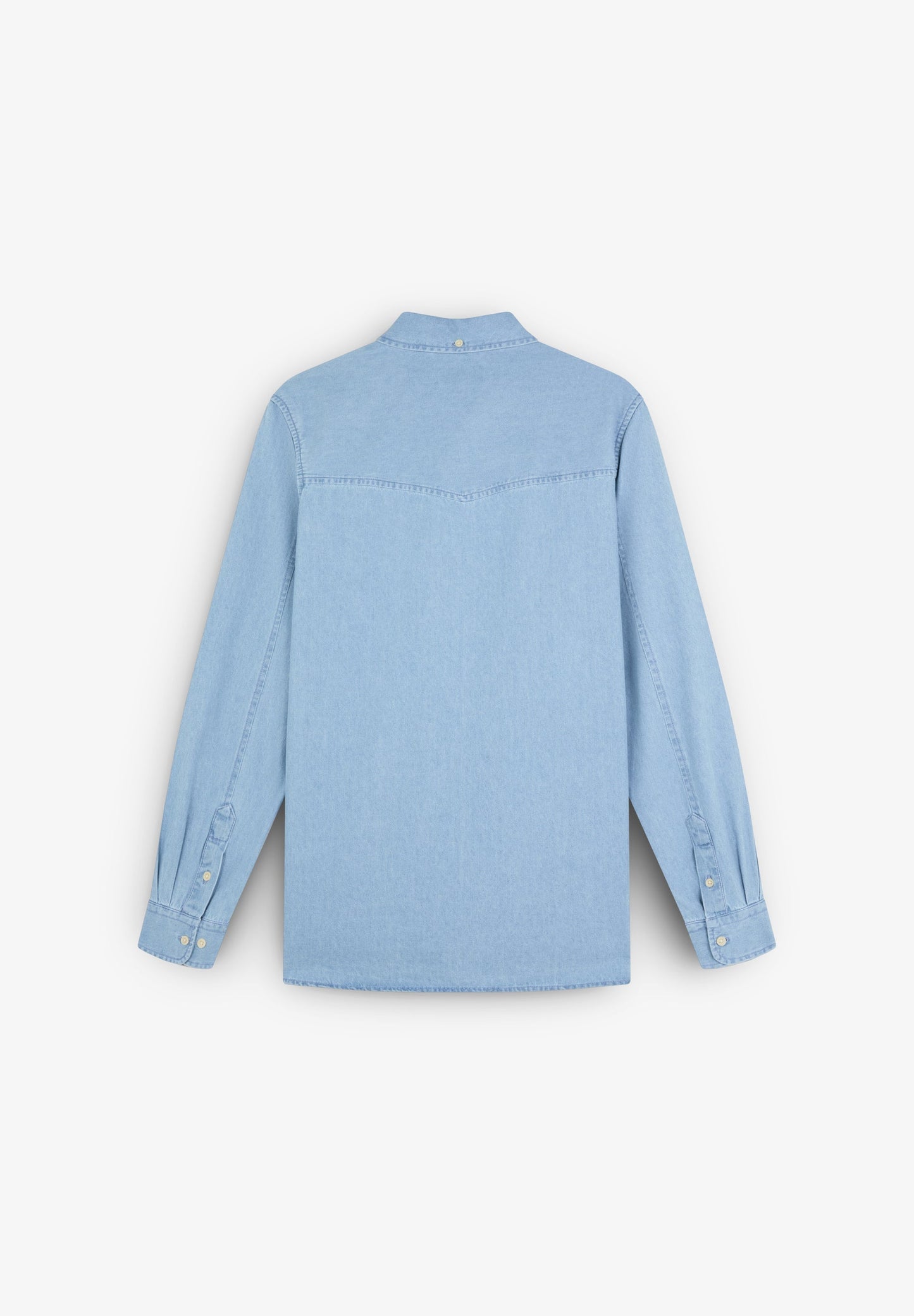 CAMISA DENIM COM BOLSO DE REMENDO