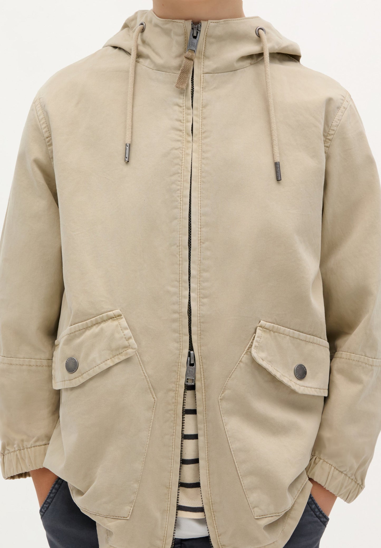 PARKA LEVE COM CAPUZ