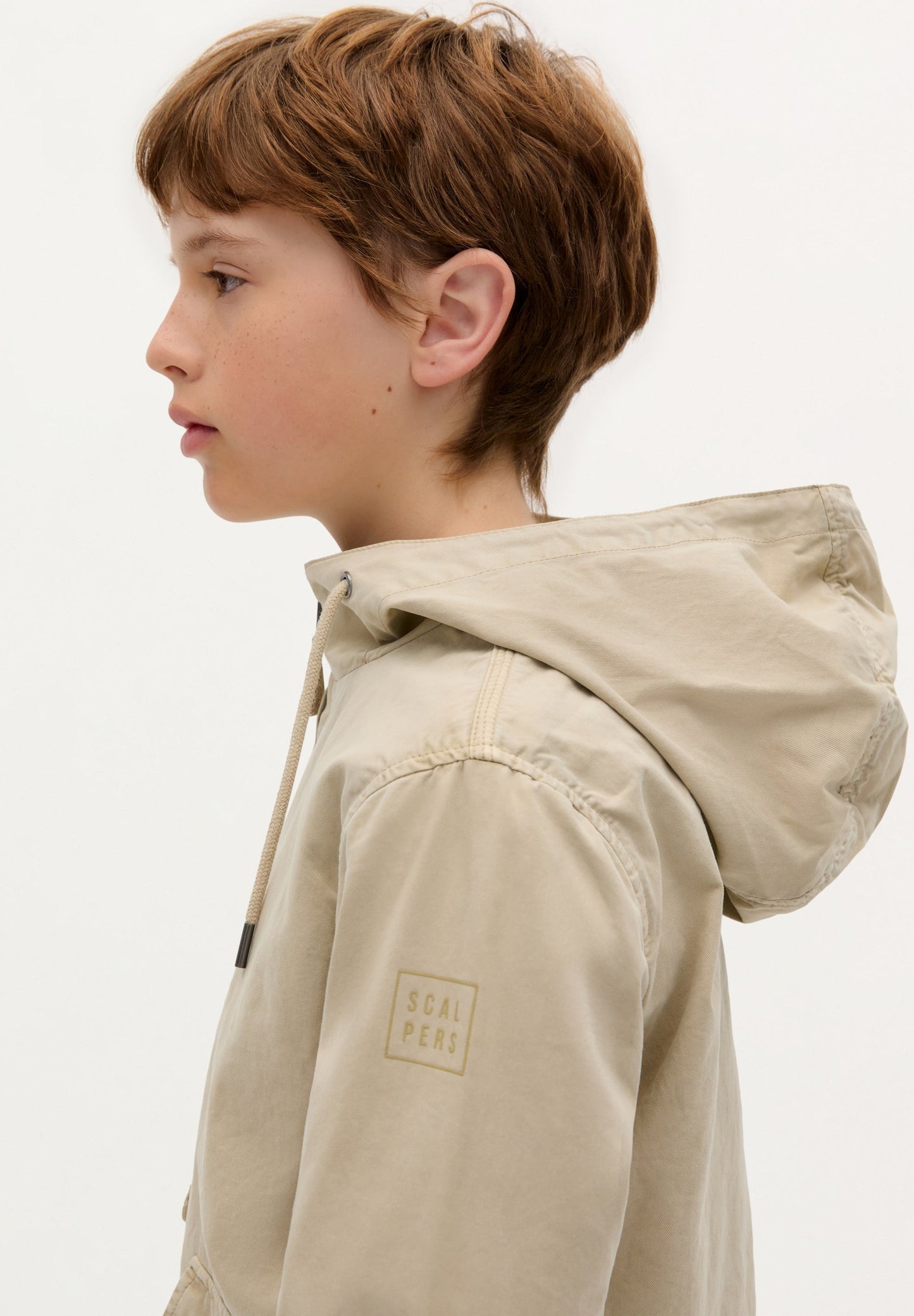 PARKA LEVE COM CAPUZ