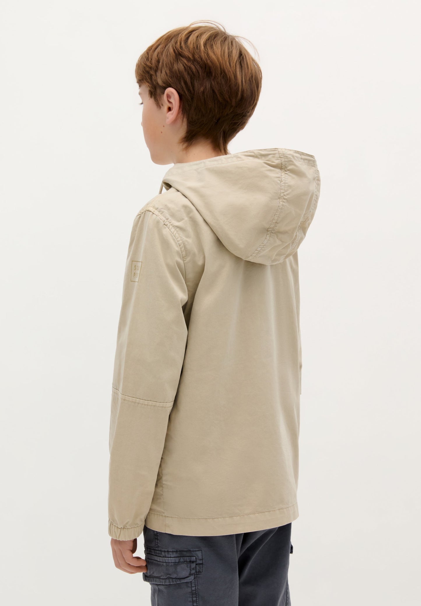 PARKA LEVE COM CAPUZ