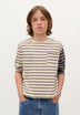 T-SHIRT ÀS RISCAS COM CONTRASTE E BOLSO
