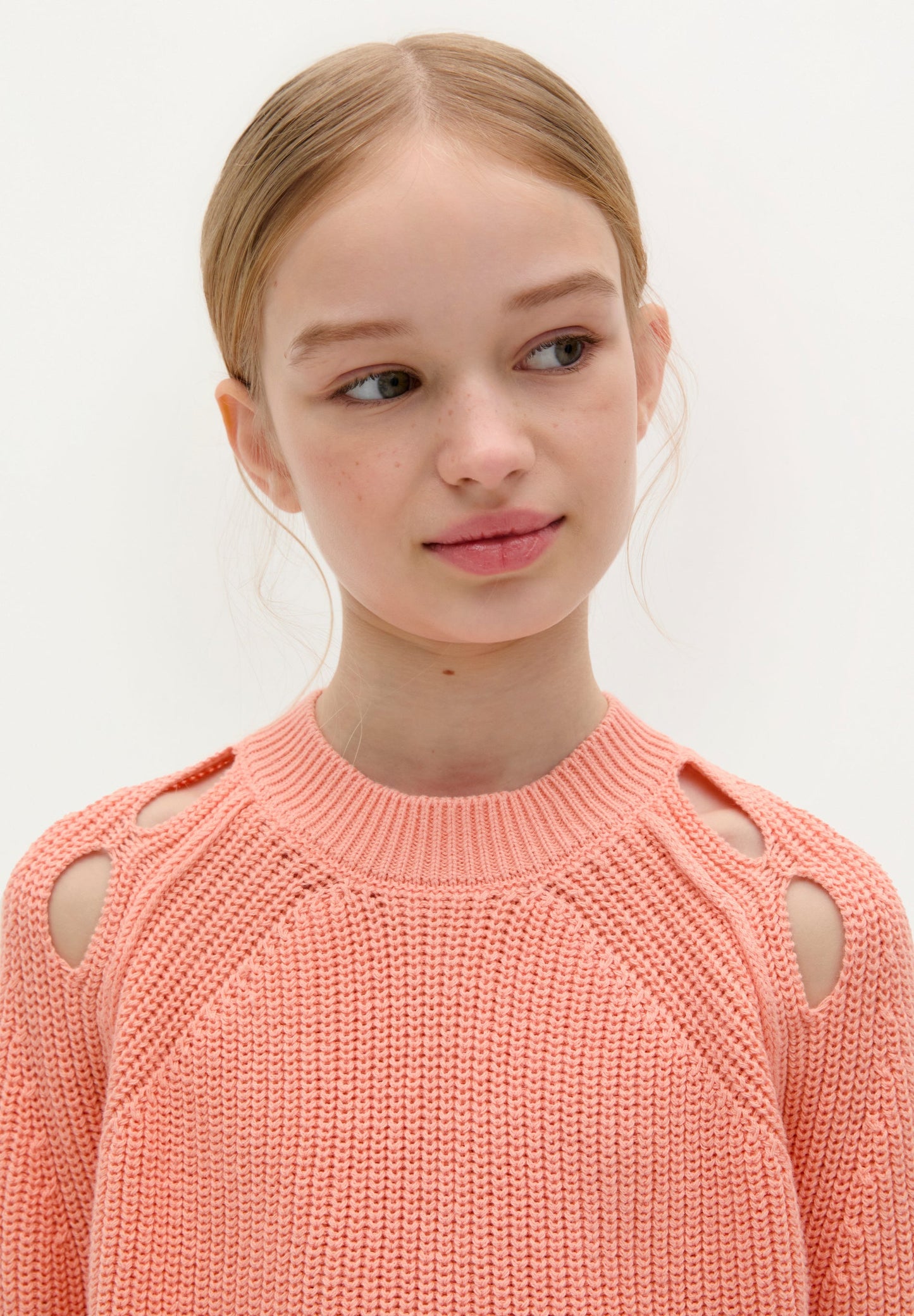 SWEATER CANELADA COM ABERTURAS