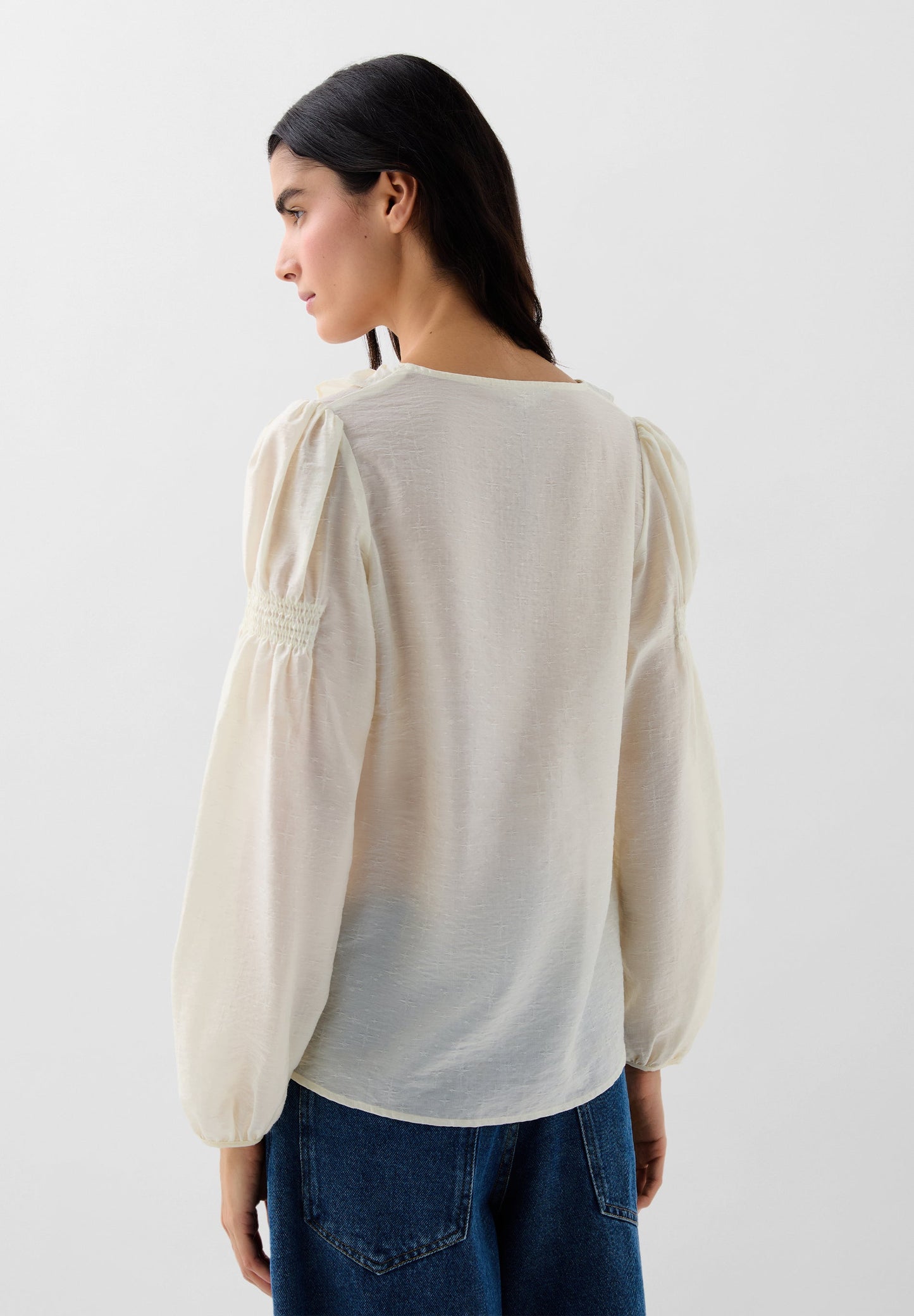 BLUSA COM FOLHOS E FRANZIDOS