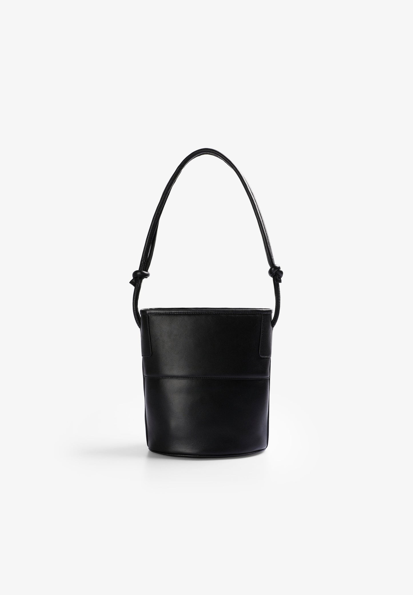 BOLSA EM PELE TIPO BALDE COM ANILHAS