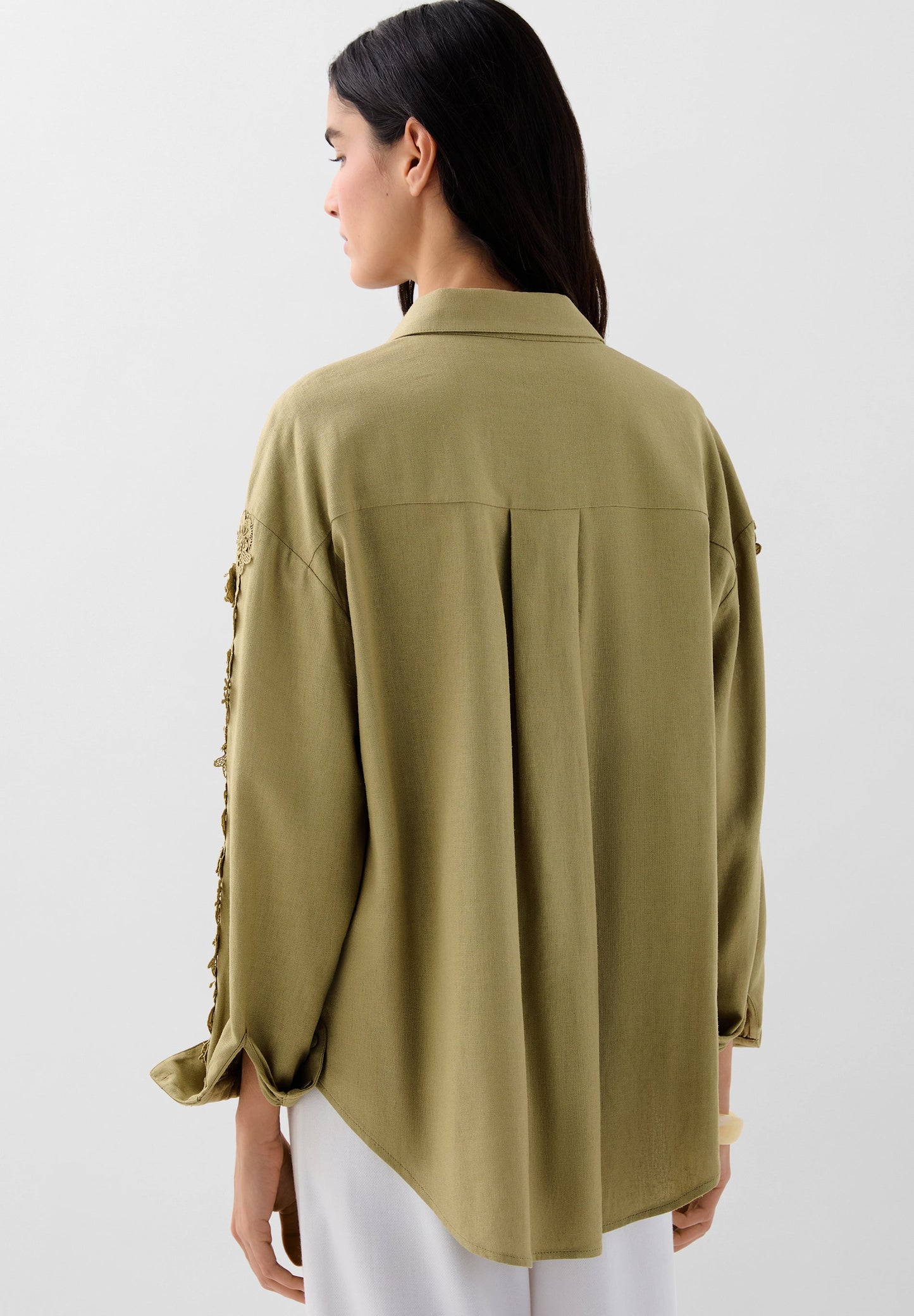 CAMISA COM DETALHES EM RENDA