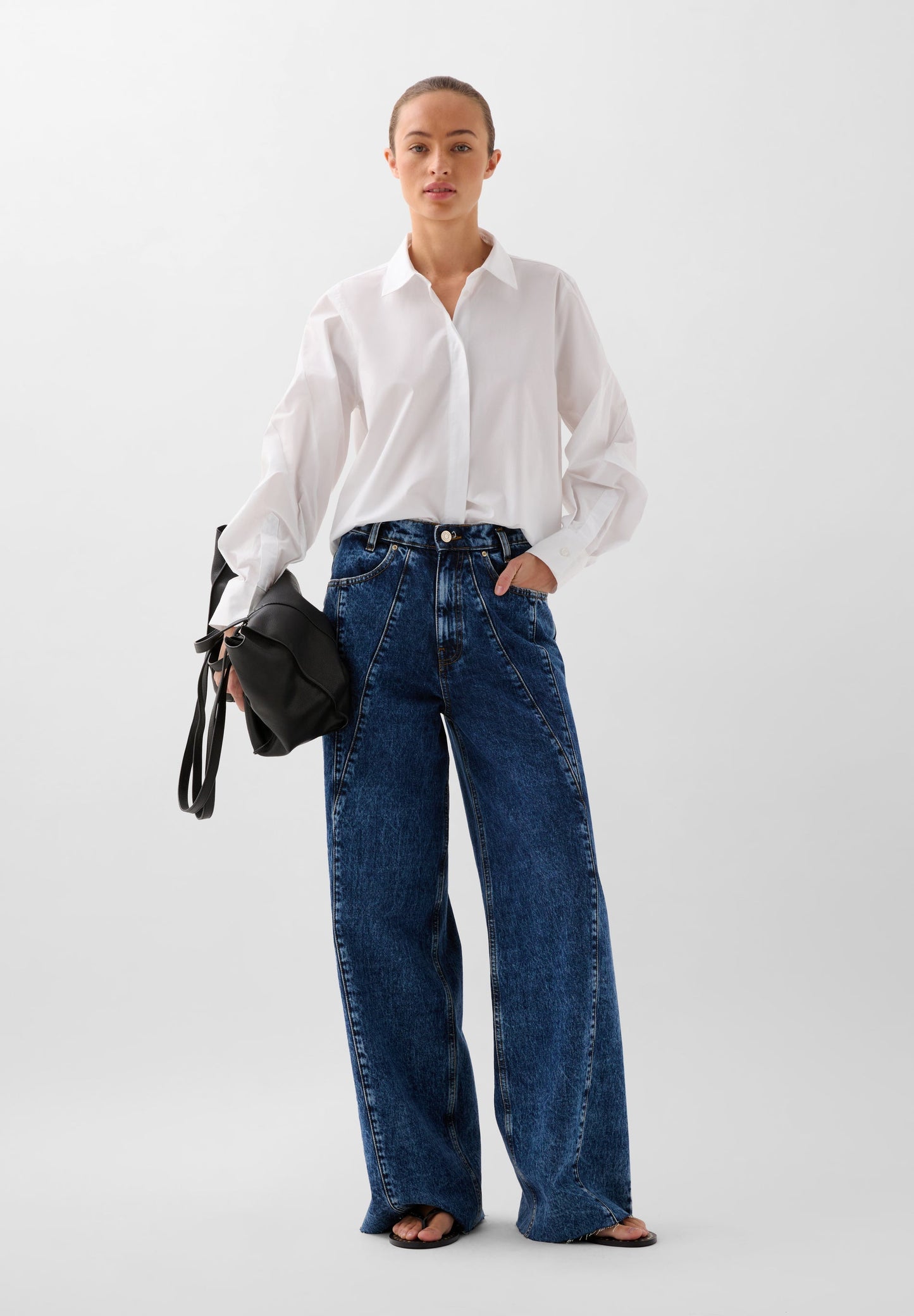CAMISA COM PORMENORES PLISSADOS