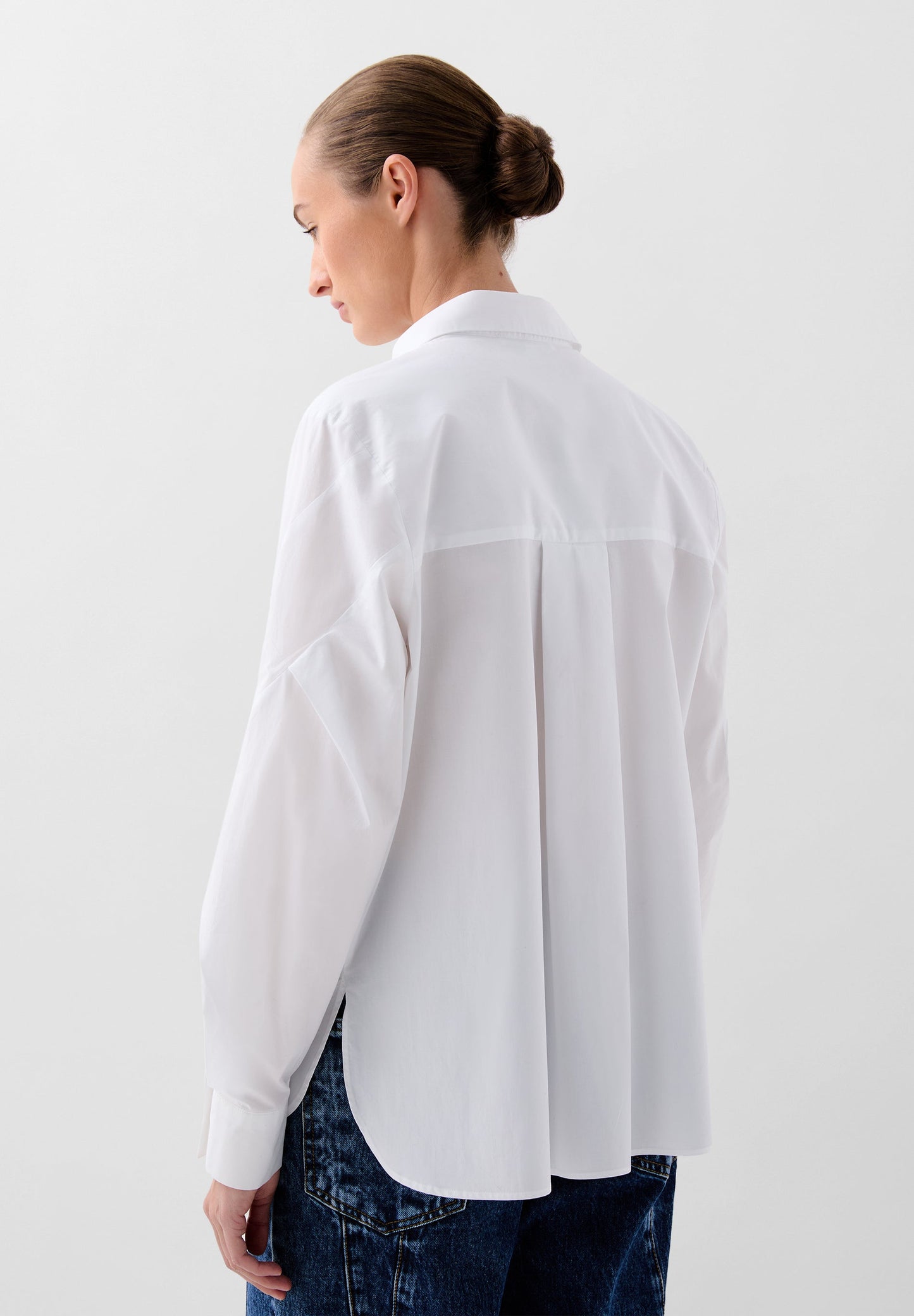 CAMISA COM PORMENORES PLISSADOS
