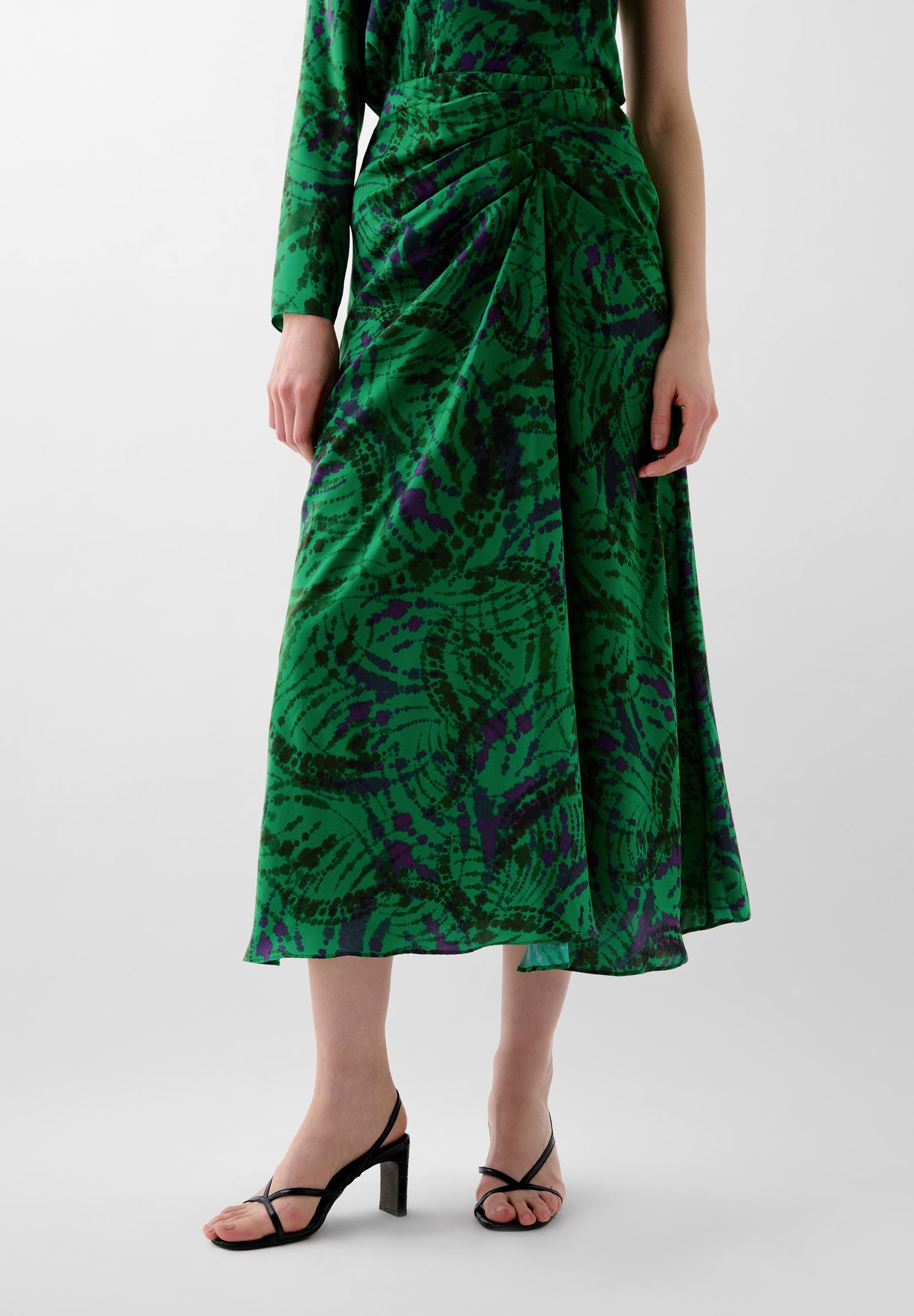 SAIA MIDI COM PADRÃO DRAPEADO