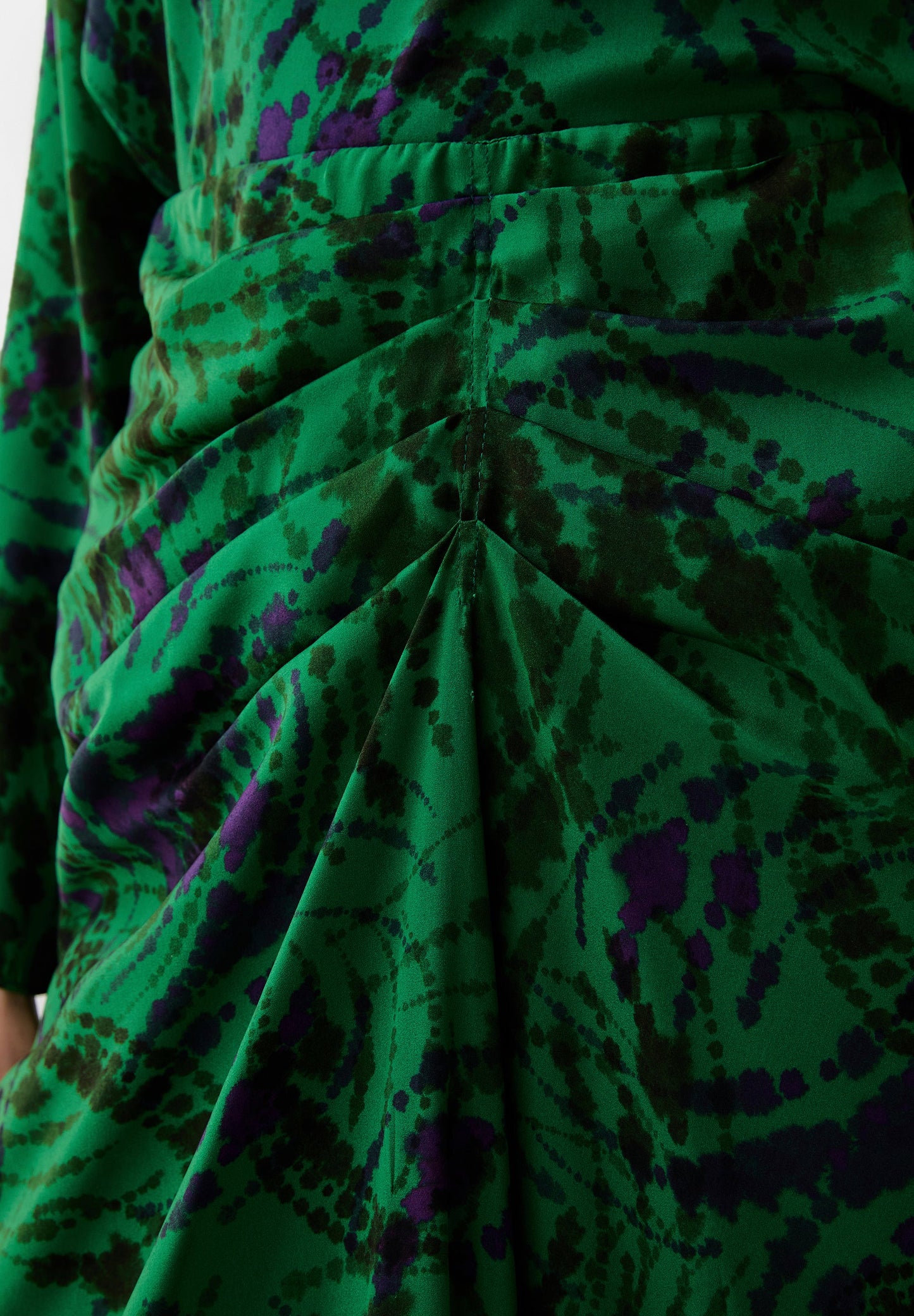 SAIA MIDI COM PADRÃO DRAPEADO