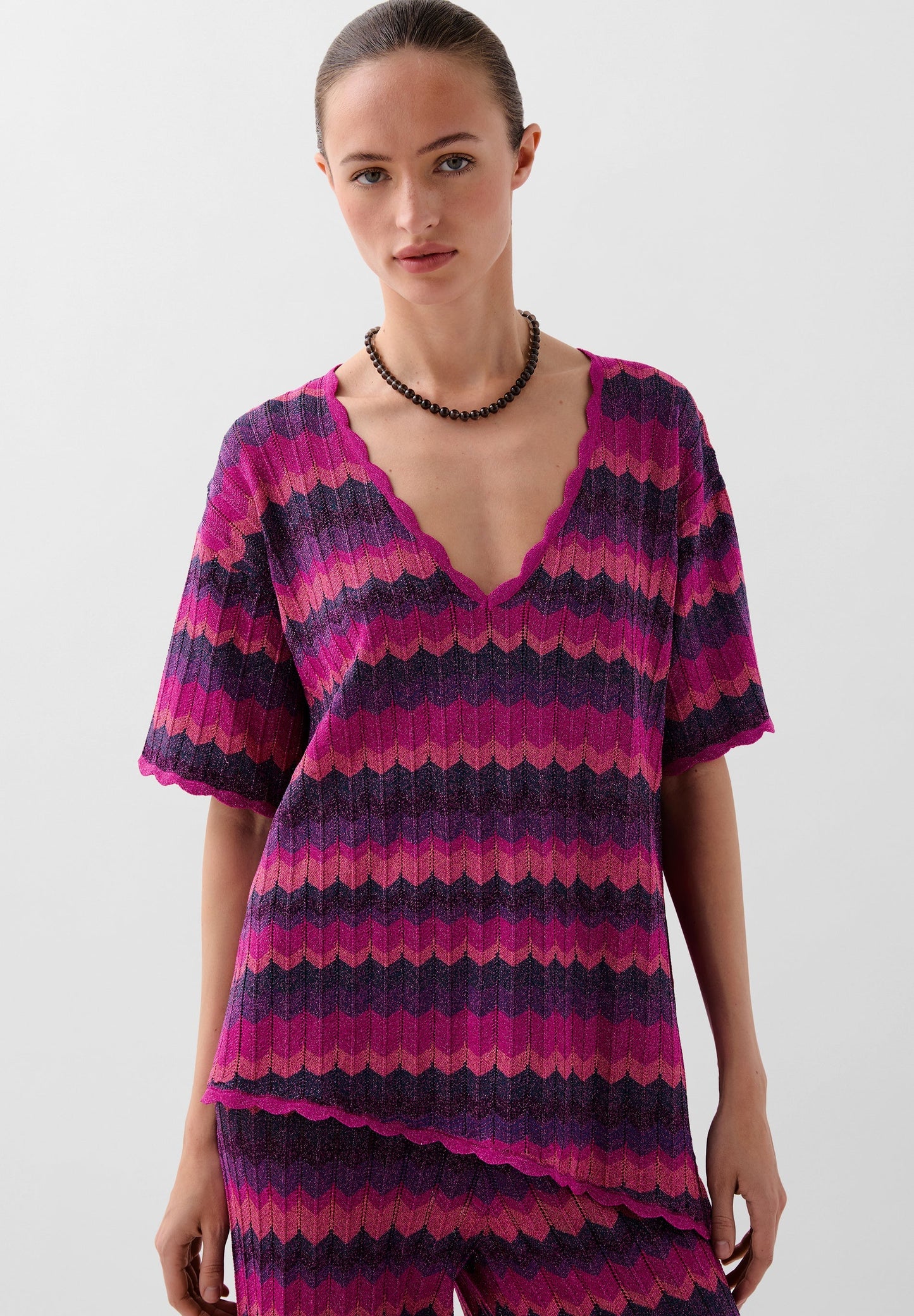 CAMISOLA DE MALHA COM RENDILHADO EM FIO METALIZADO