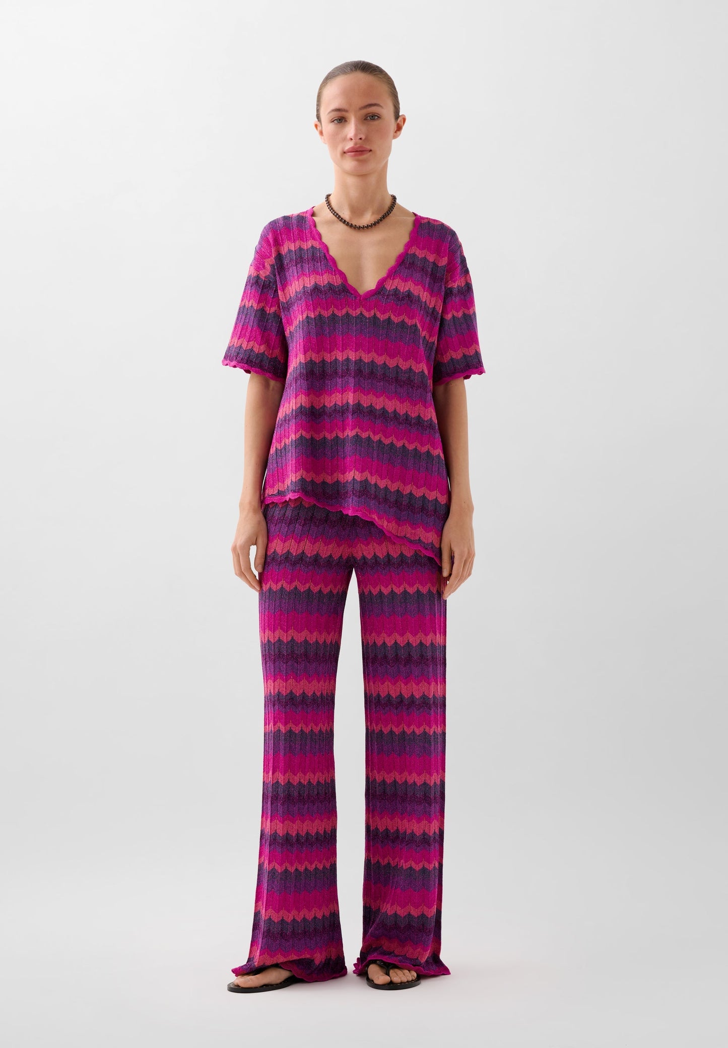 CAMISOLA DE MALHA COM RENDILHADO EM FIO METALIZADO