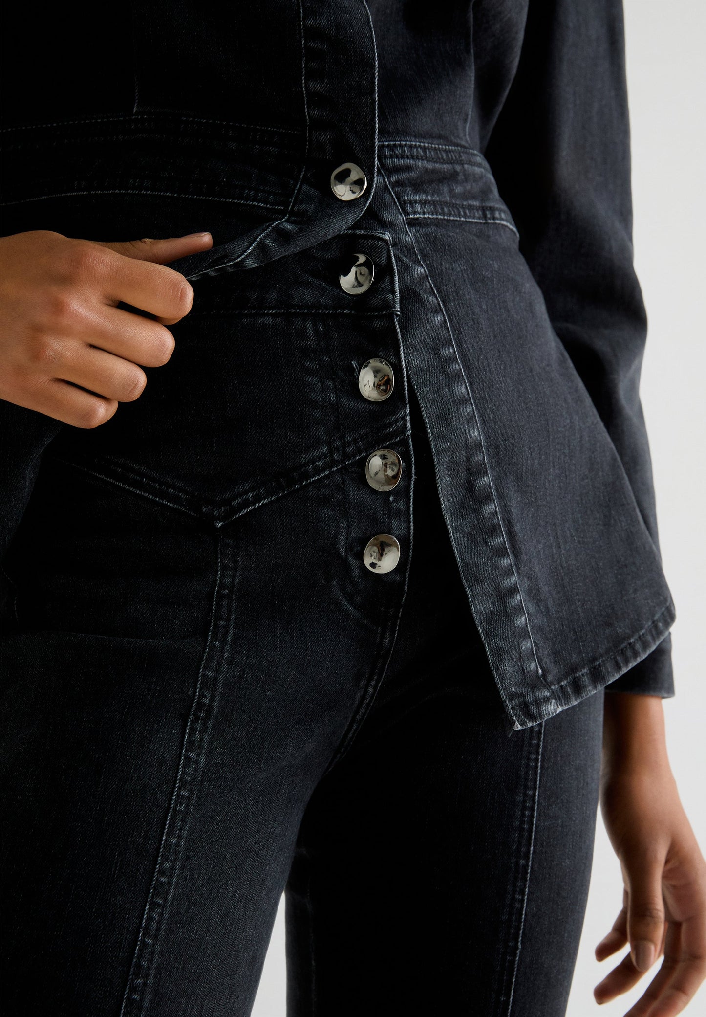 JEANS BOOTCUT COM BOTÕES