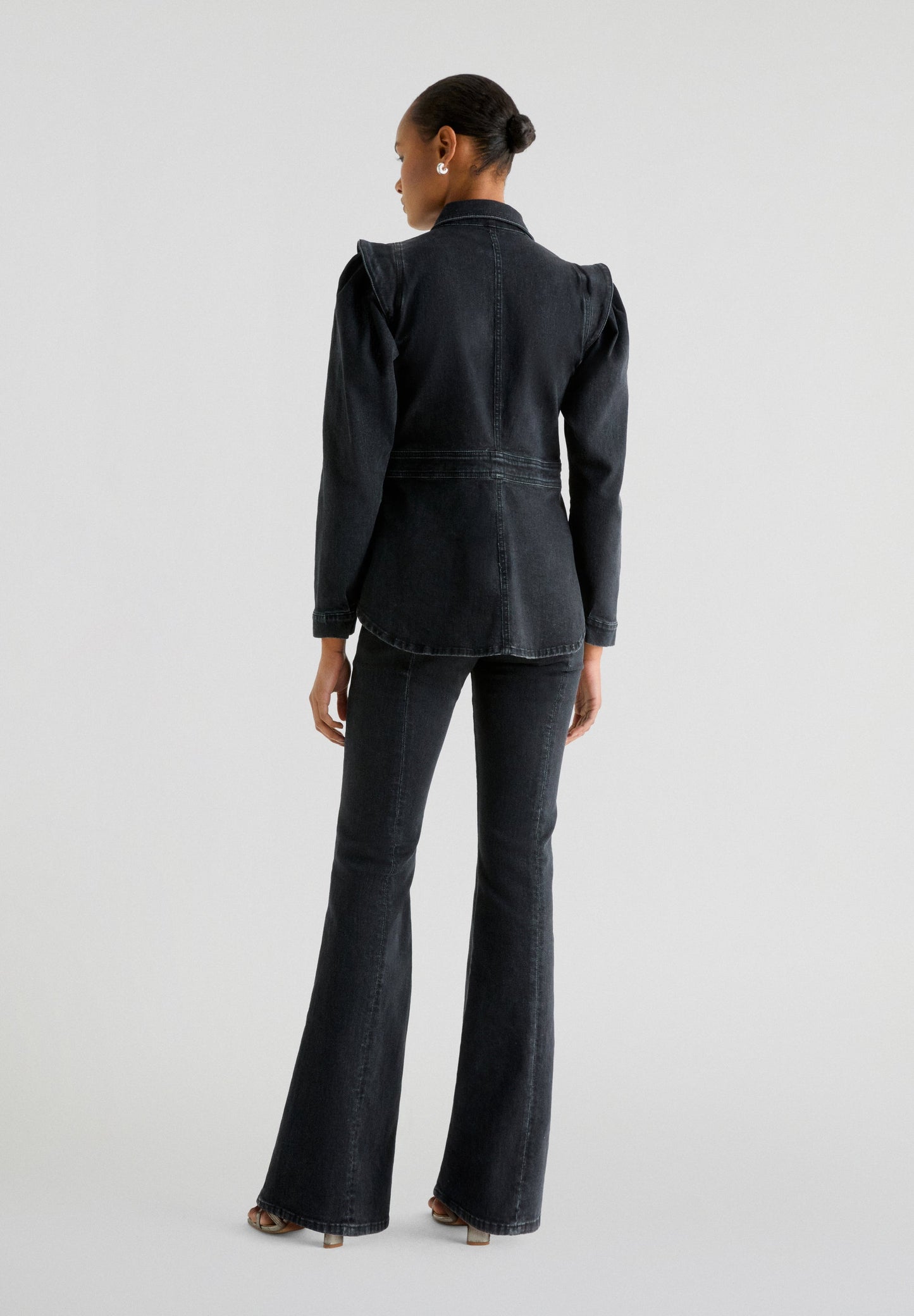 JEANS BOOTCUT COM BOTÕES