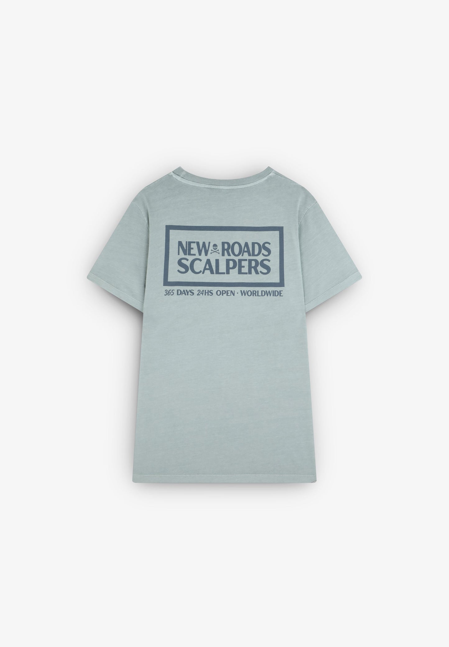T-SHIRT COM PADRÃO ATRÁS