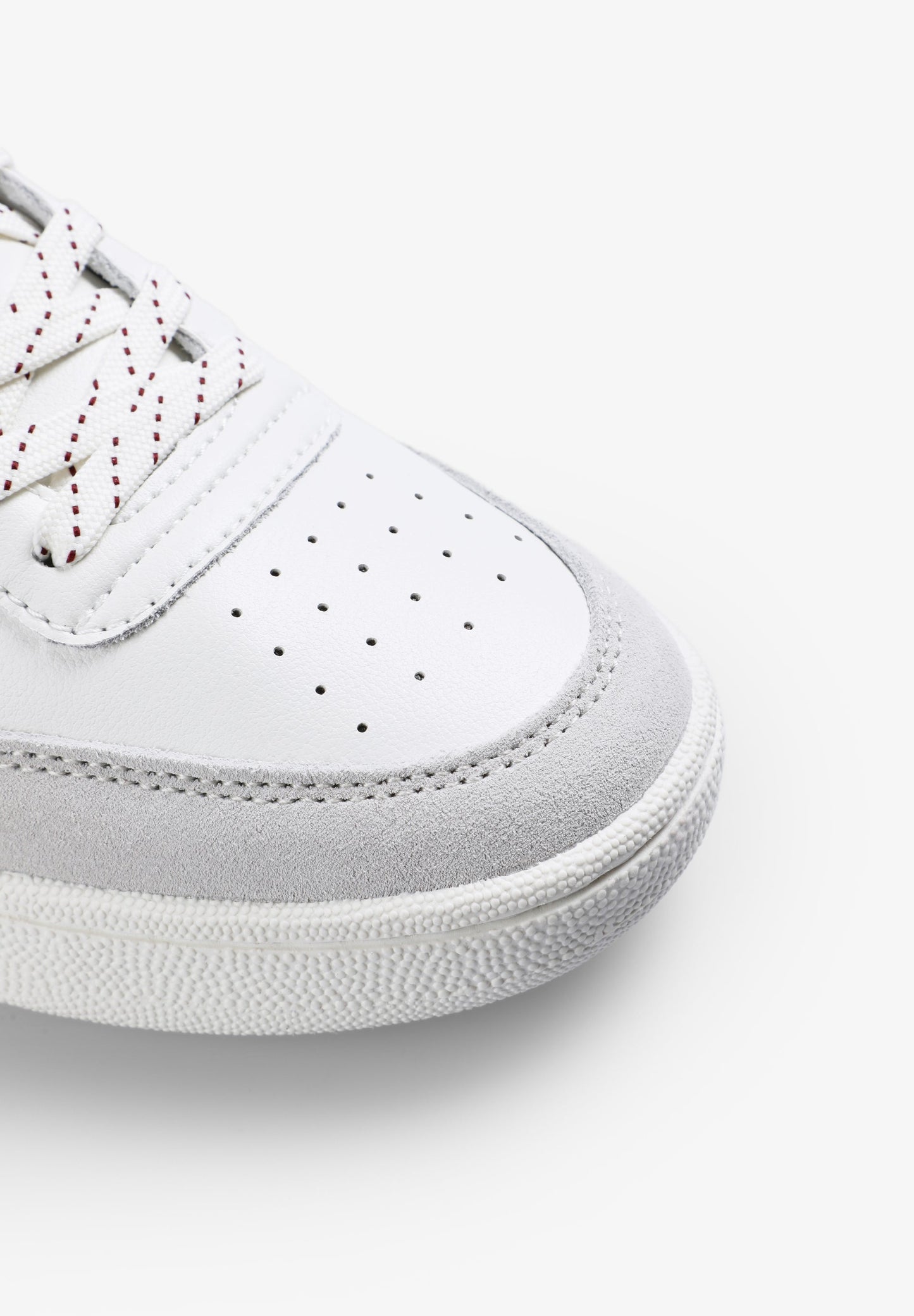 SNEAKERS EM PELE COM CONTRASTE