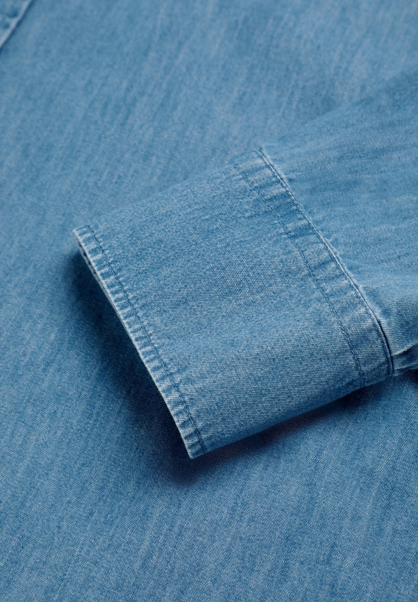 CAMISA DENIM EM ALGODÃO