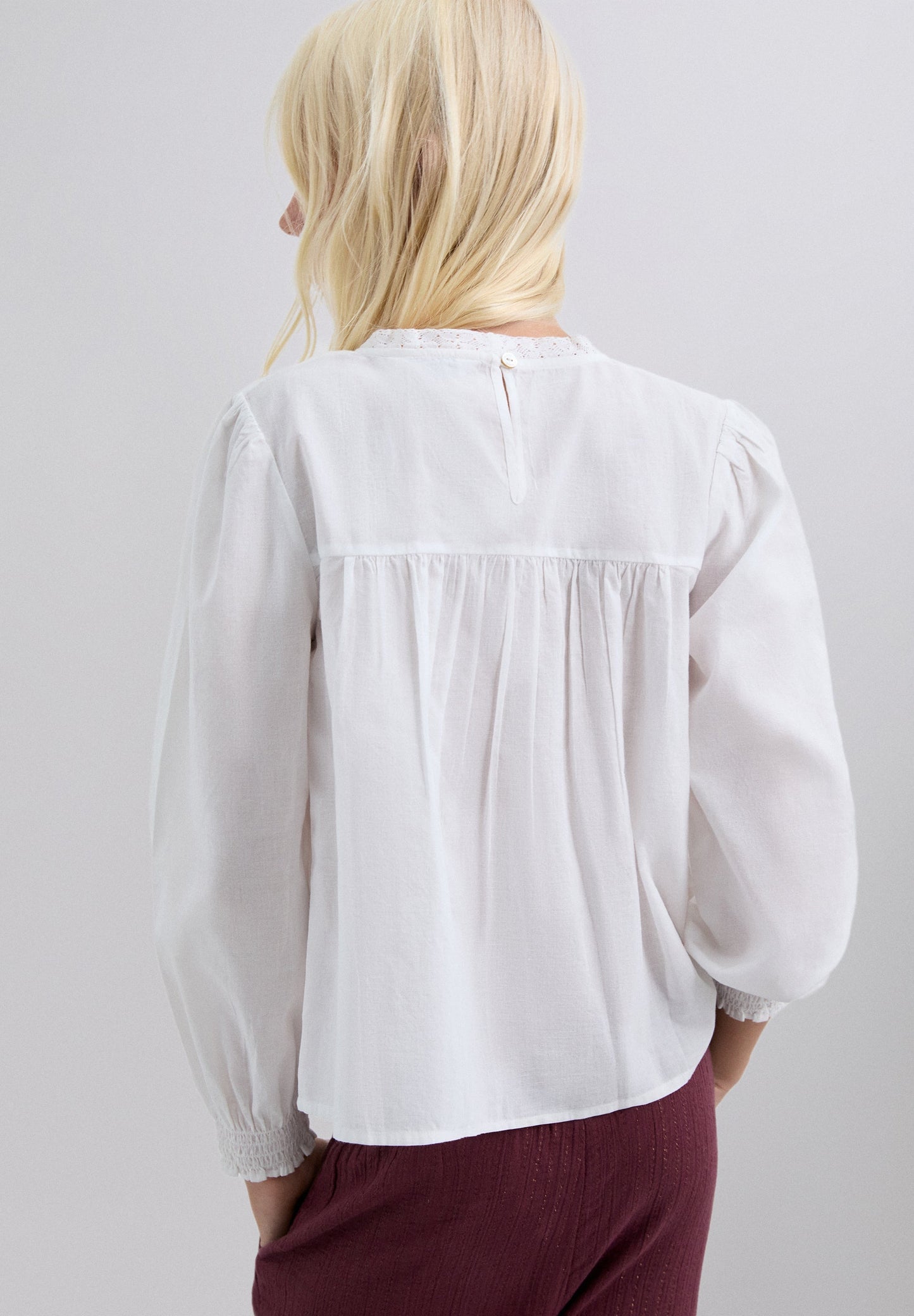 BLUSA MOTIVOS RENDA