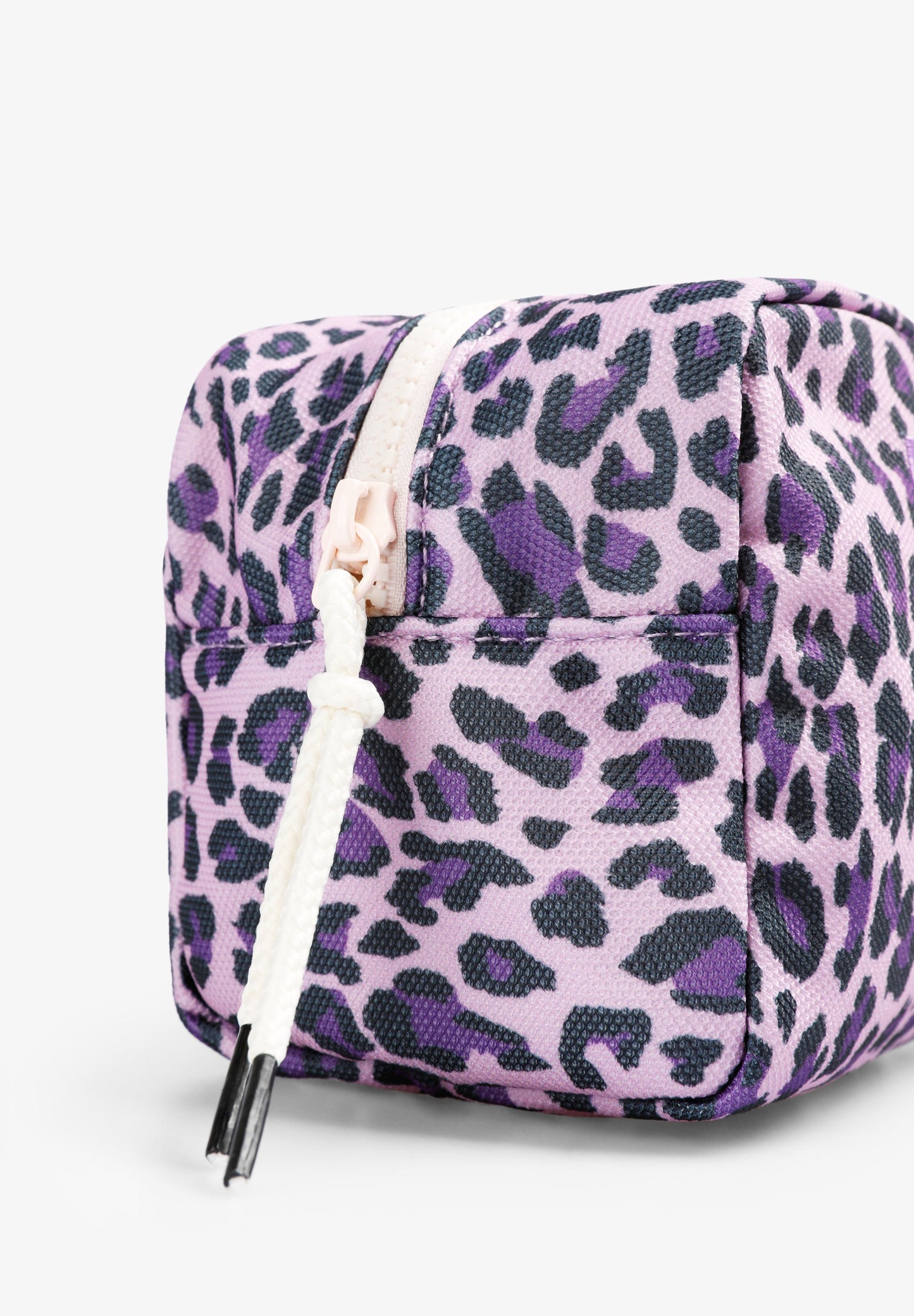 NECESSAIRE COM PADRÃO ESTAMPADO