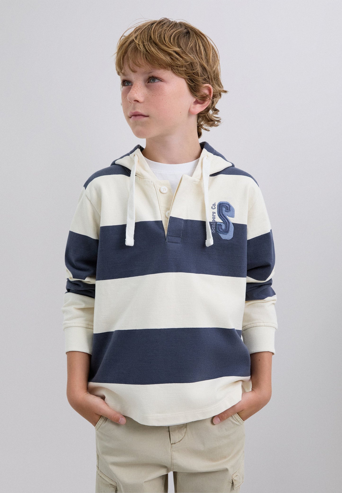 SWEATSHIRT ÀS RISCAS DE CAPUZ COM SKULL