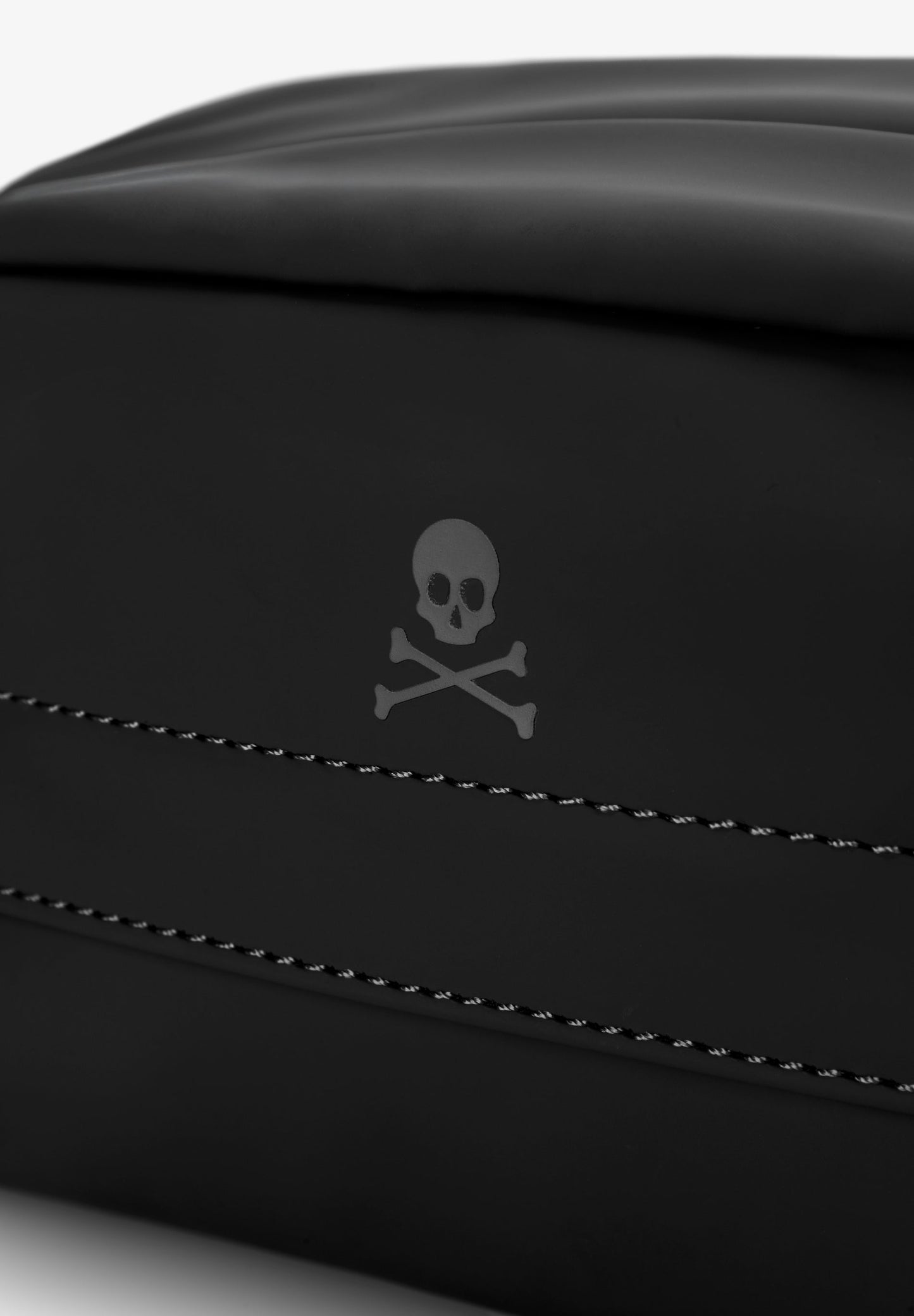 NECESSAIRE COM LOGÓTIPO REFLETOR